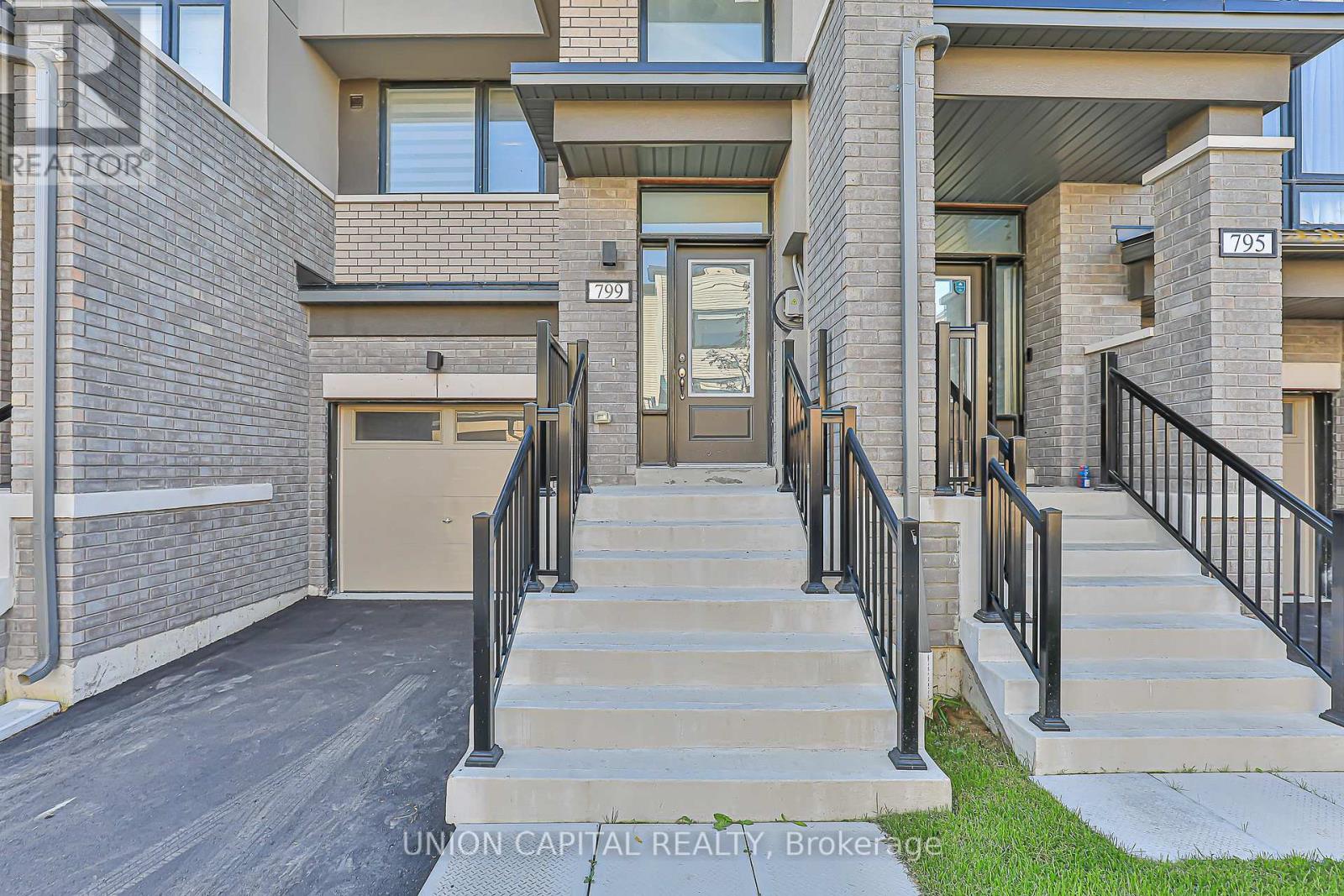 799 Stanstead Path Property Photo 2