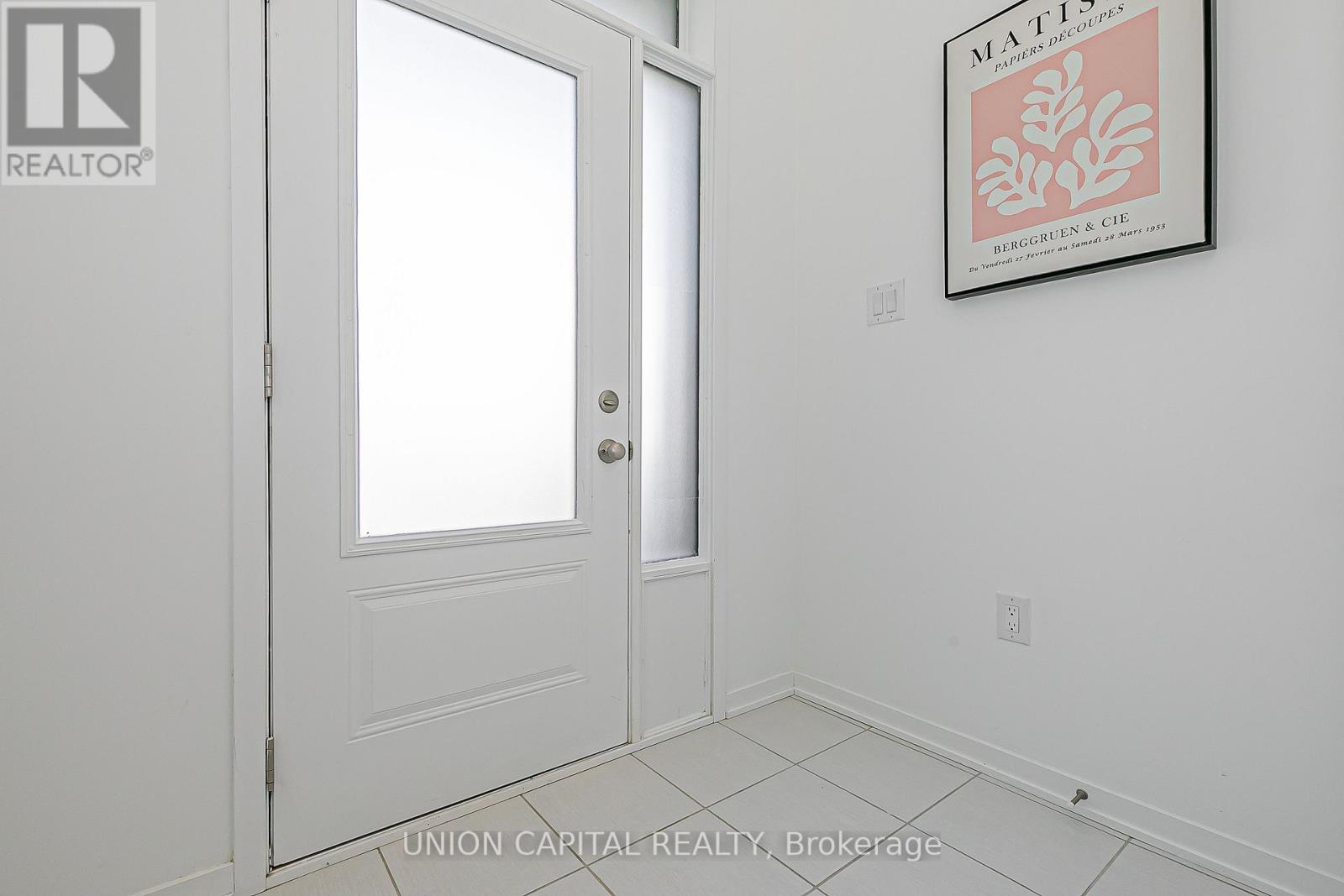799 Stanstead Path Property Photo 3