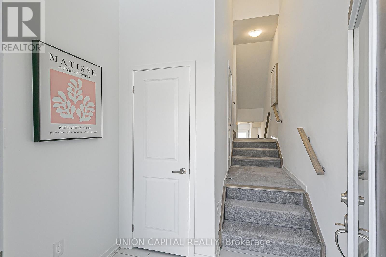 799 Stanstead Path Property Photo 5