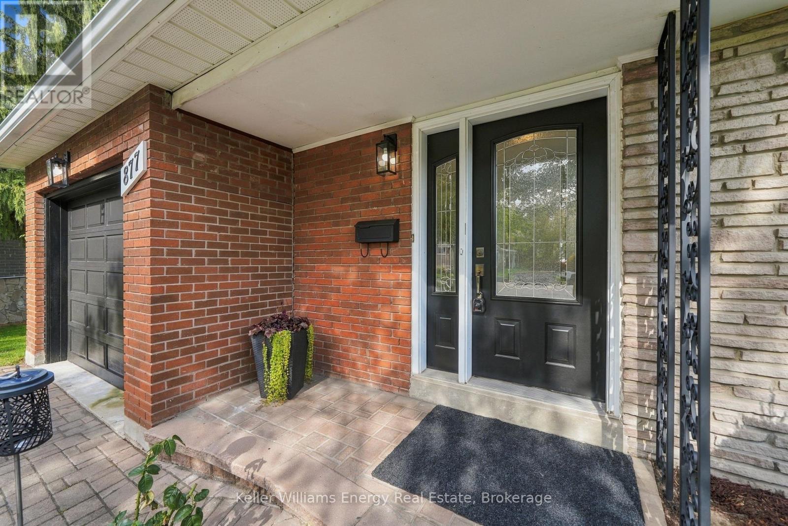 877 Capri Court Property Photo 8