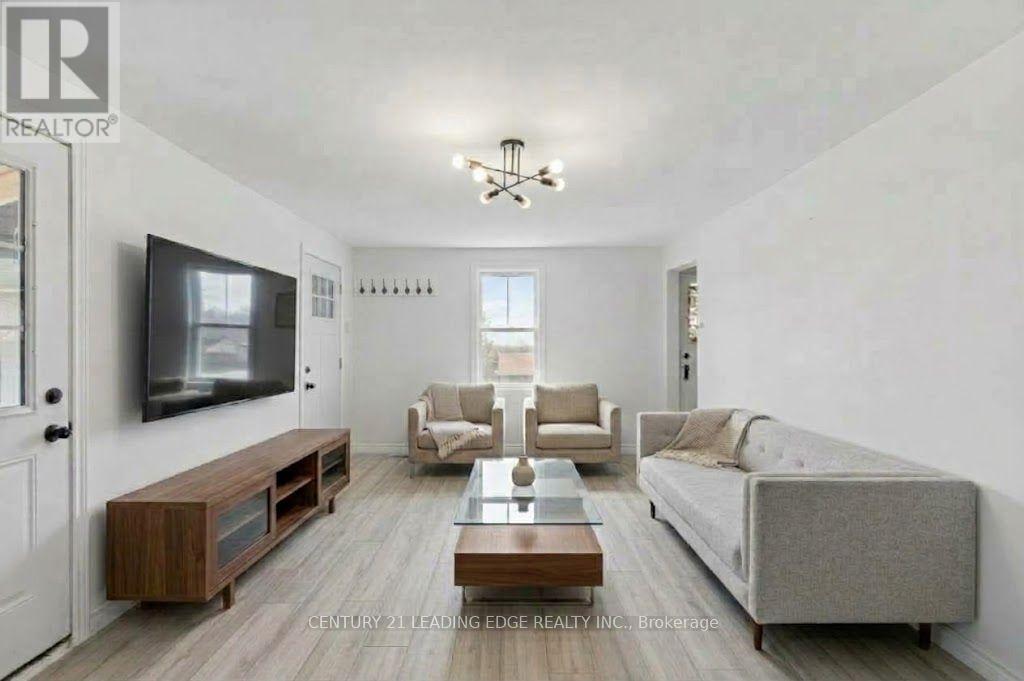 10239 Cochrane Road Property Photo 7