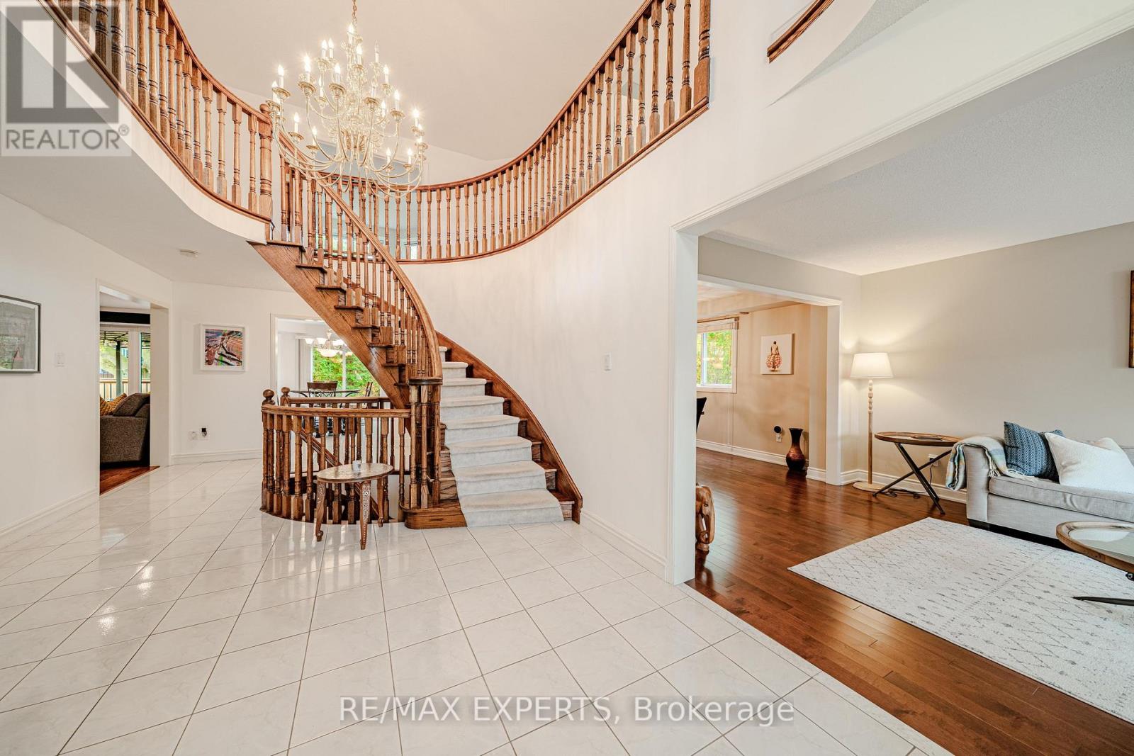 231 Mossbrook Square Property Photo 4