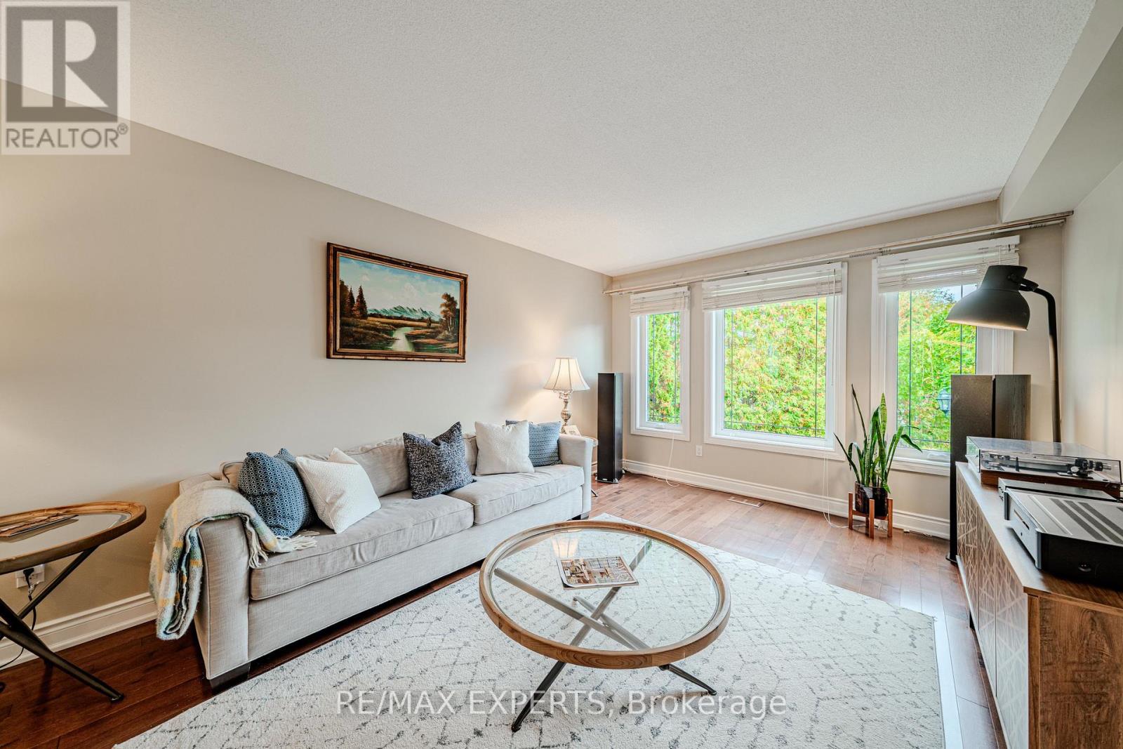 231 Mossbrook Square Property Photo 7