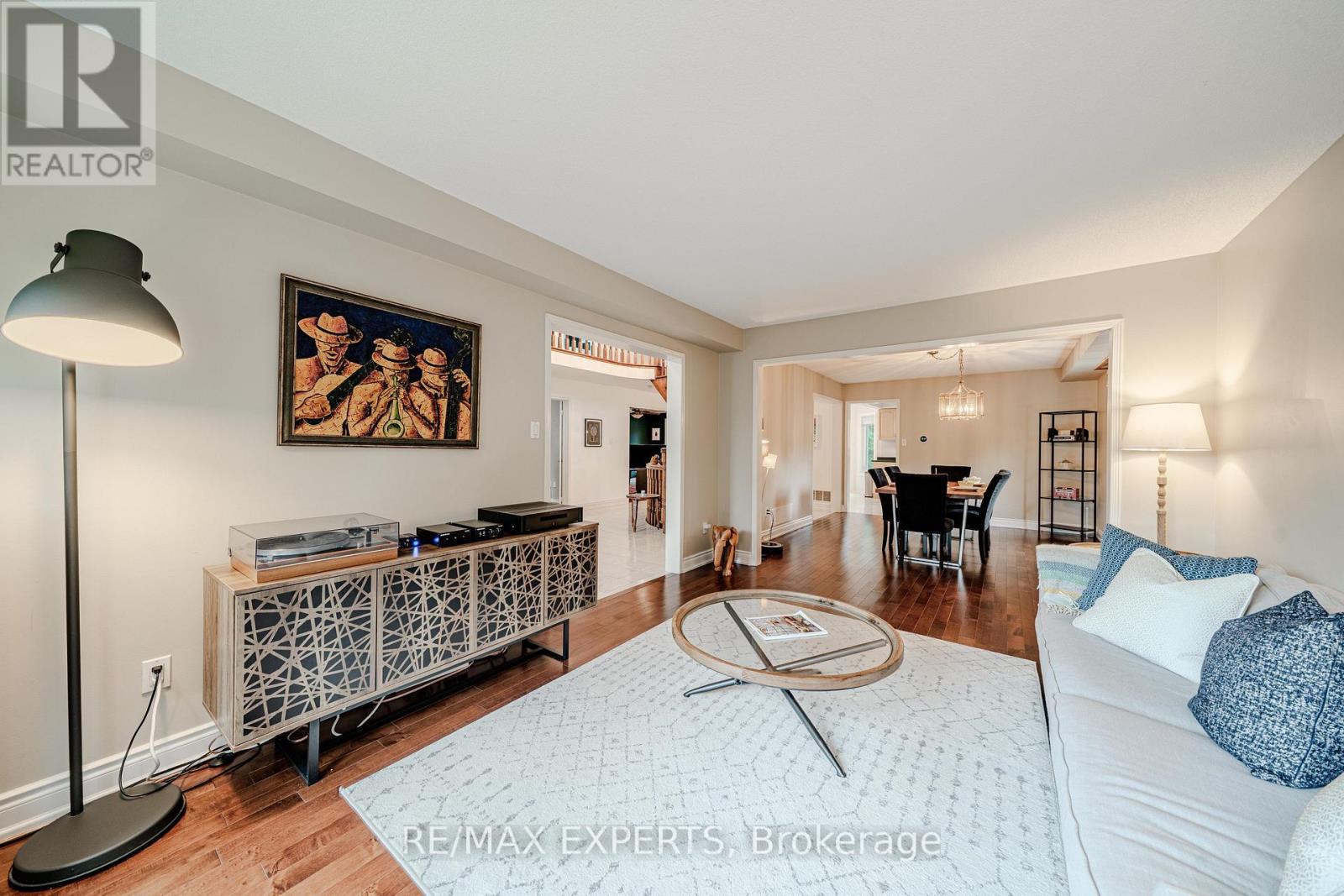 231 Mossbrook Square Property Photo 8