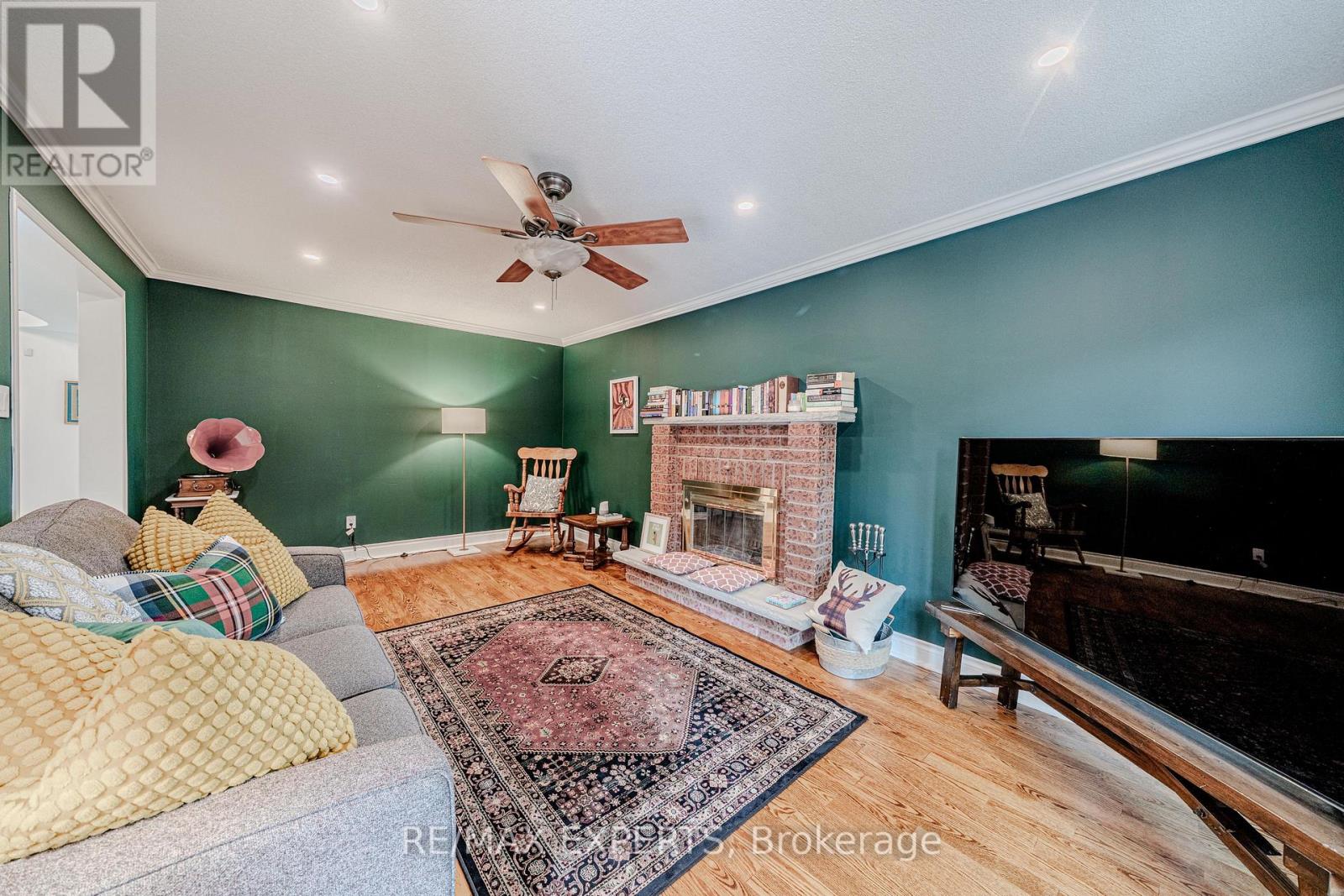 231 Mossbrook Square Property Photo 12