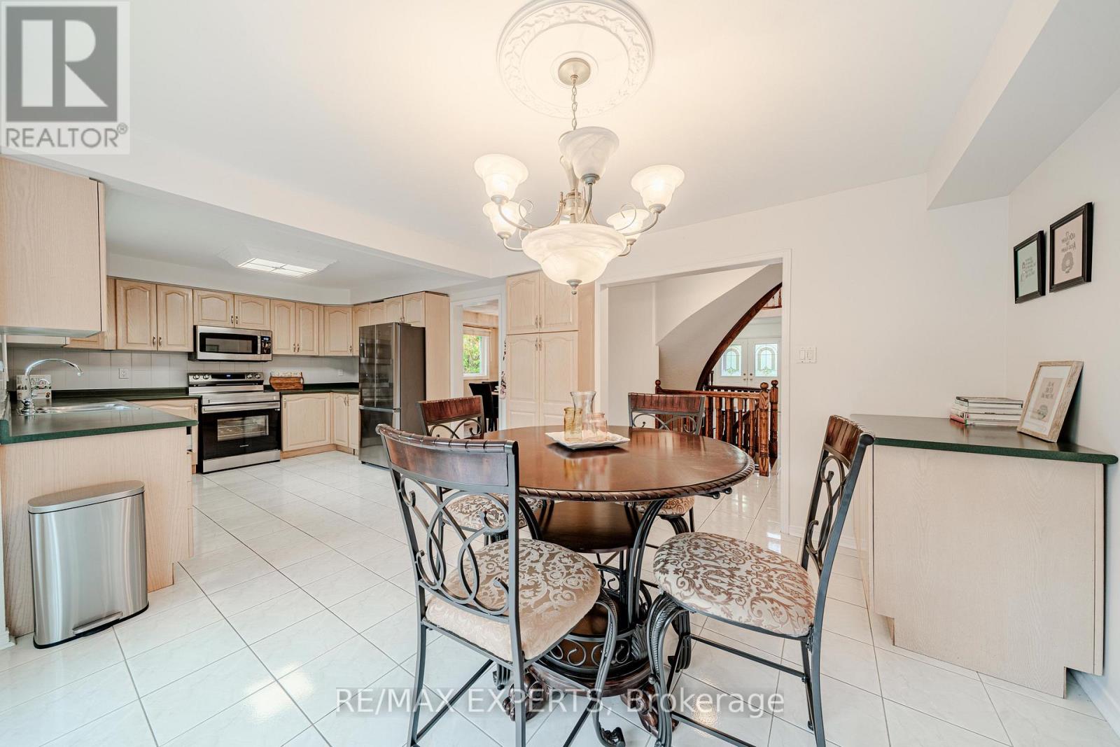 231 Mossbrook Square Property Photo 14