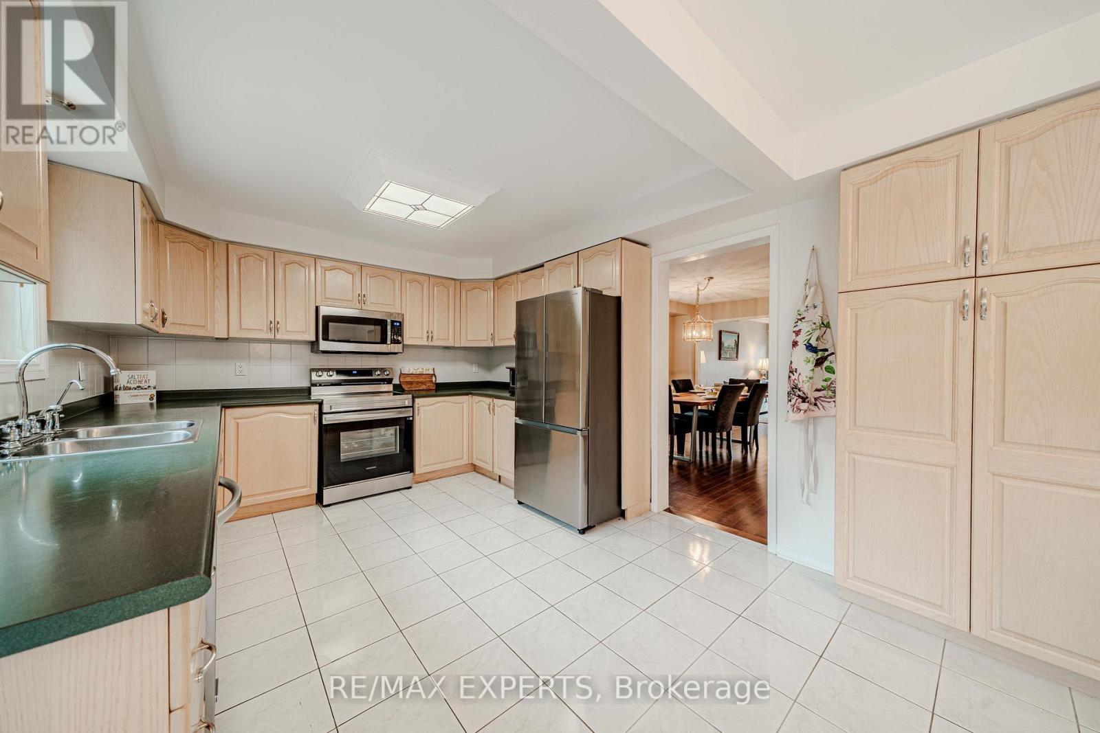 231 Mossbrook Square Property Photo 15