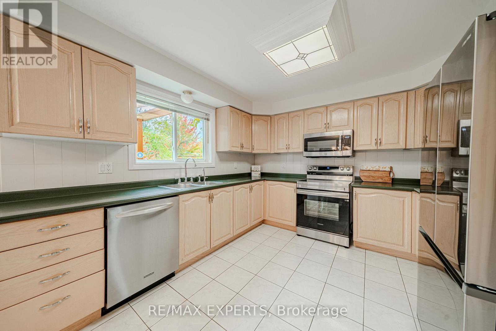 231 Mossbrook Square Property Photo 16