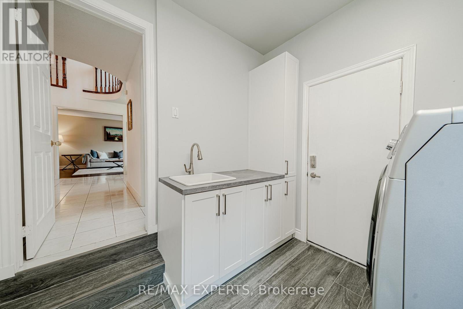 231 Mossbrook Square Property Photo 18