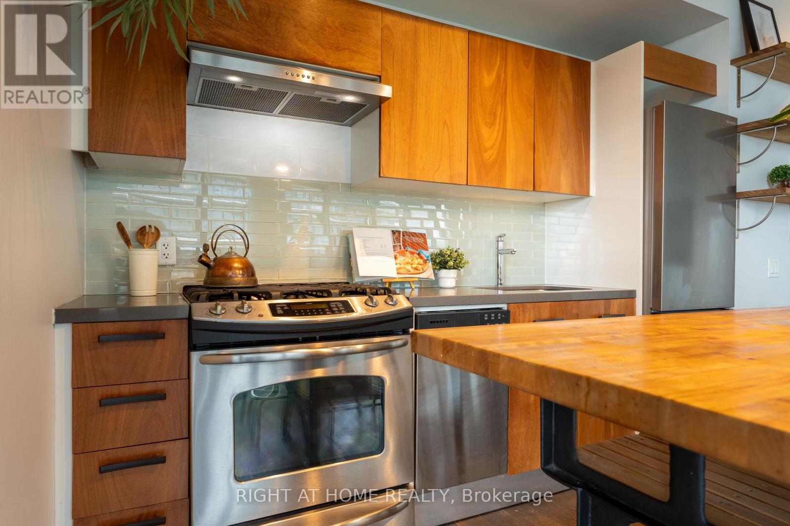 702 - 1201 Dundas Street E Property Photo 9