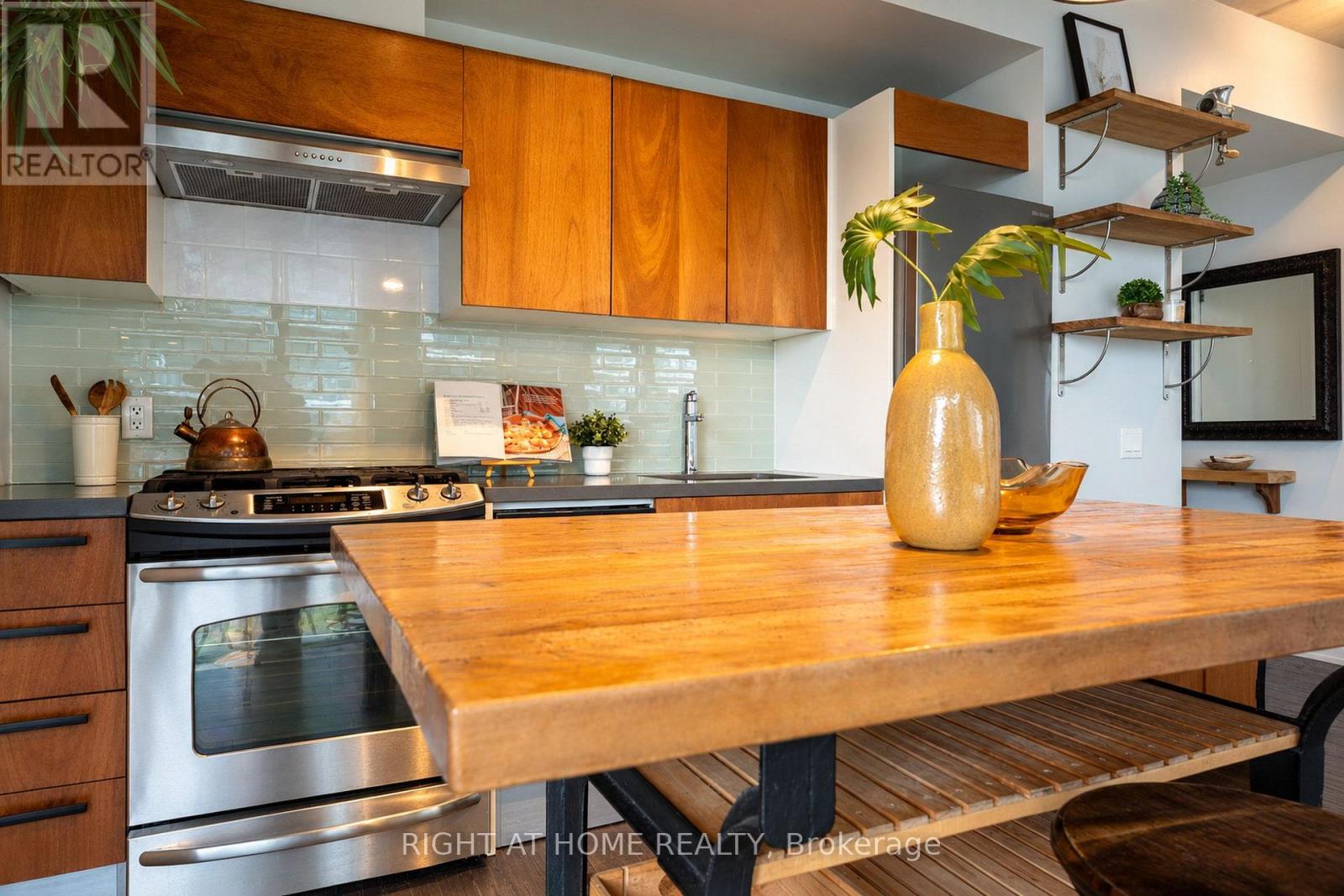 702 - 1201 Dundas Street E Property Photo 10