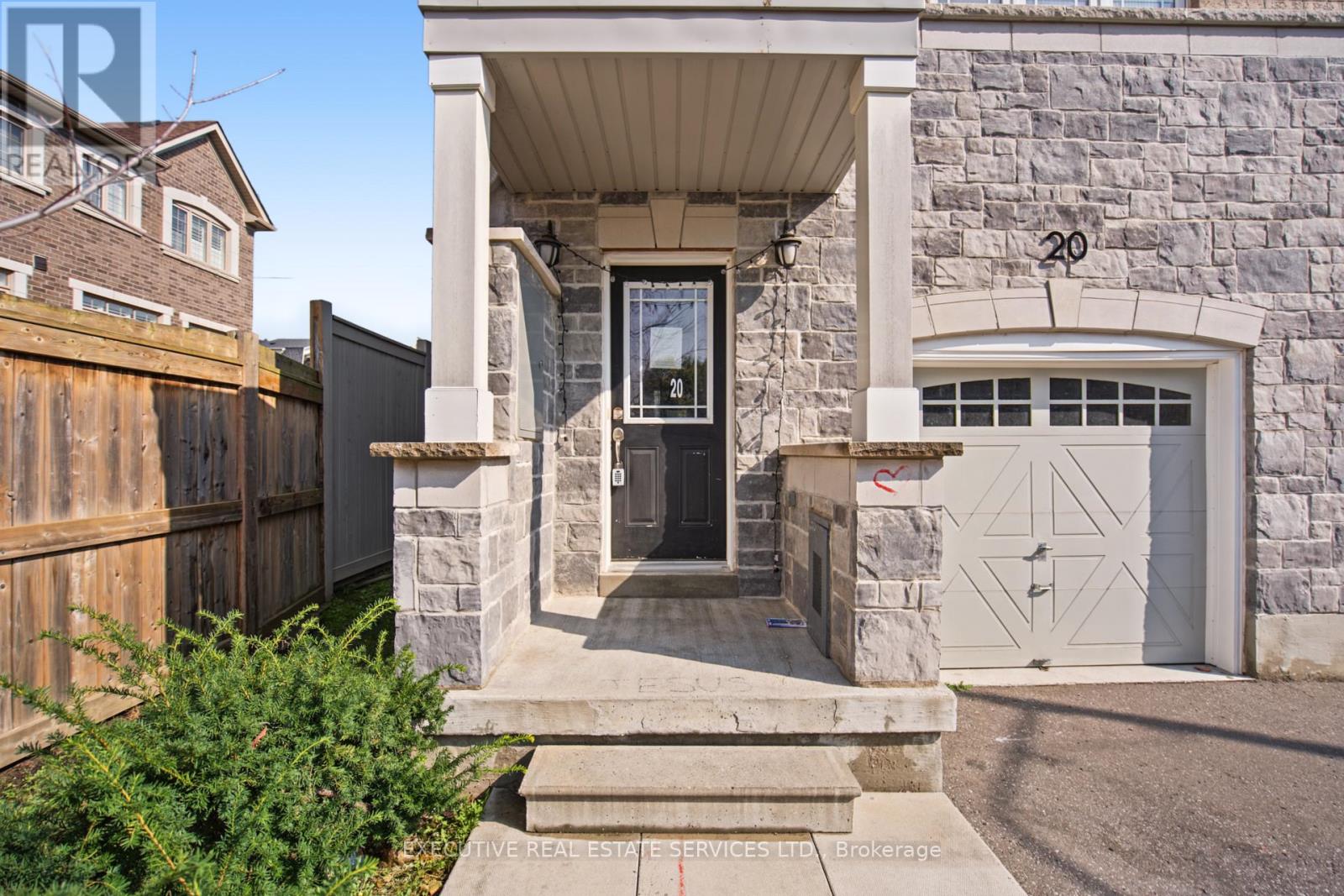 20 Waterstone Way Property Photo 6