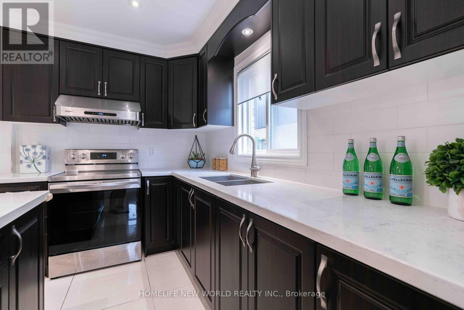 102 Alexmuir Boulevard Property Photo 14