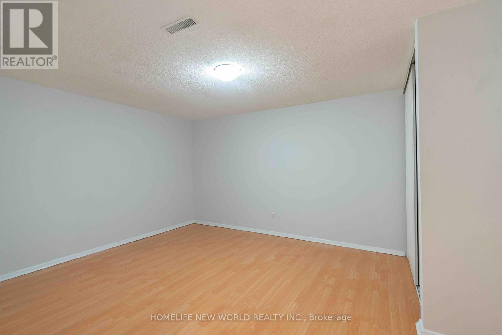 102 Alexmuir Boulevard Property Photo 40