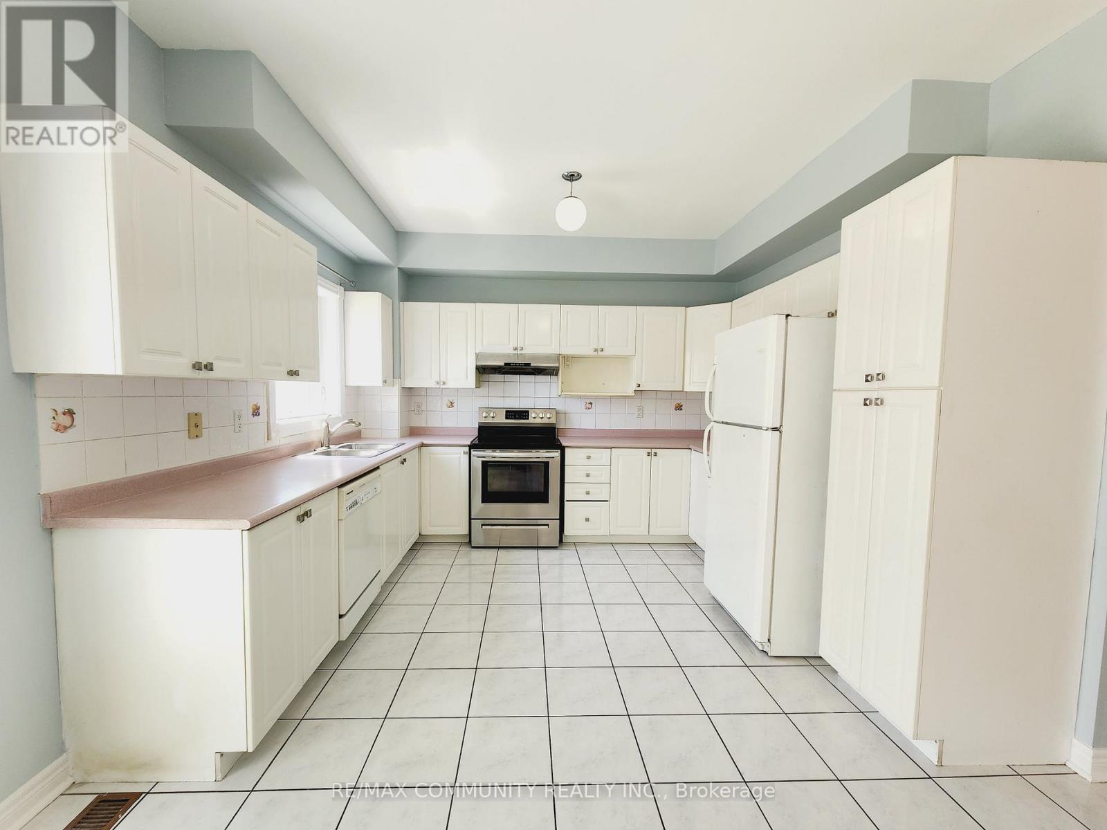 Main - 61 Chartway Boulevard Property Photo 14