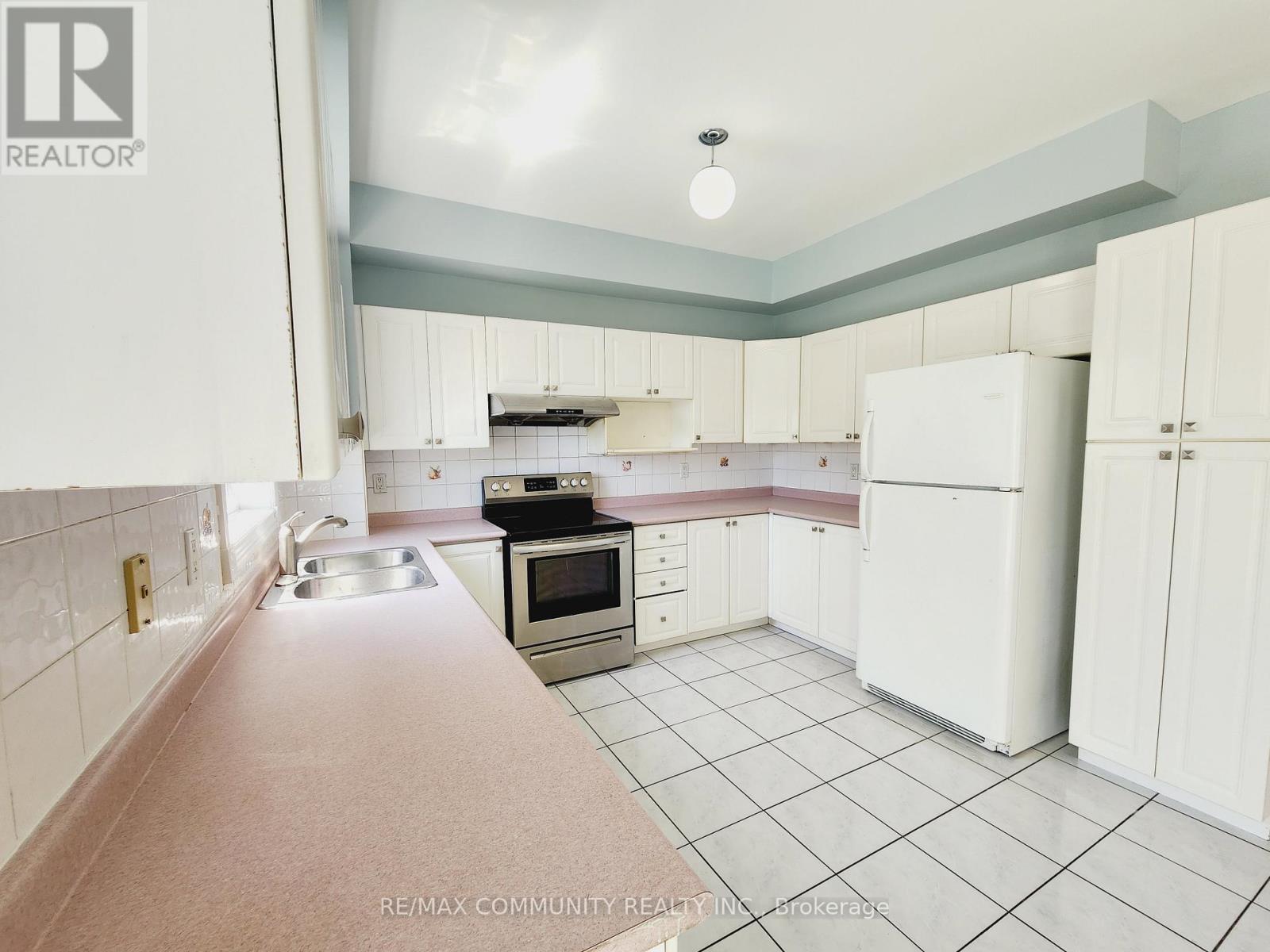 Main - 61 Chartway Boulevard Property Photo 15