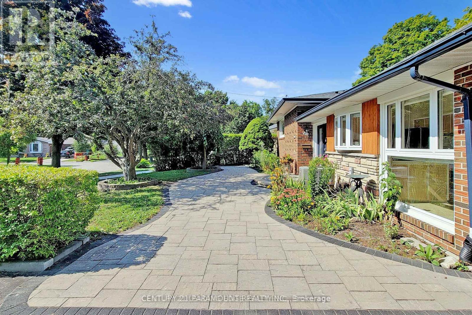 8 Waterfield Drive Property Photo 2