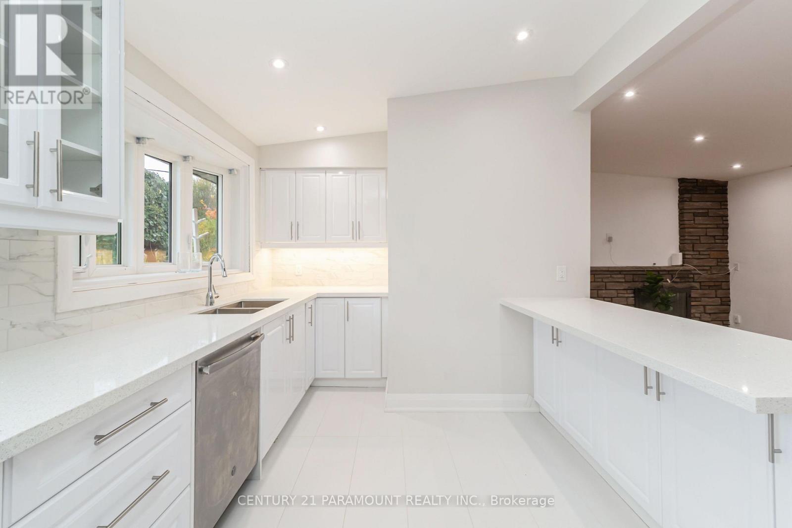 8 Waterfield Drive Property Photo 15