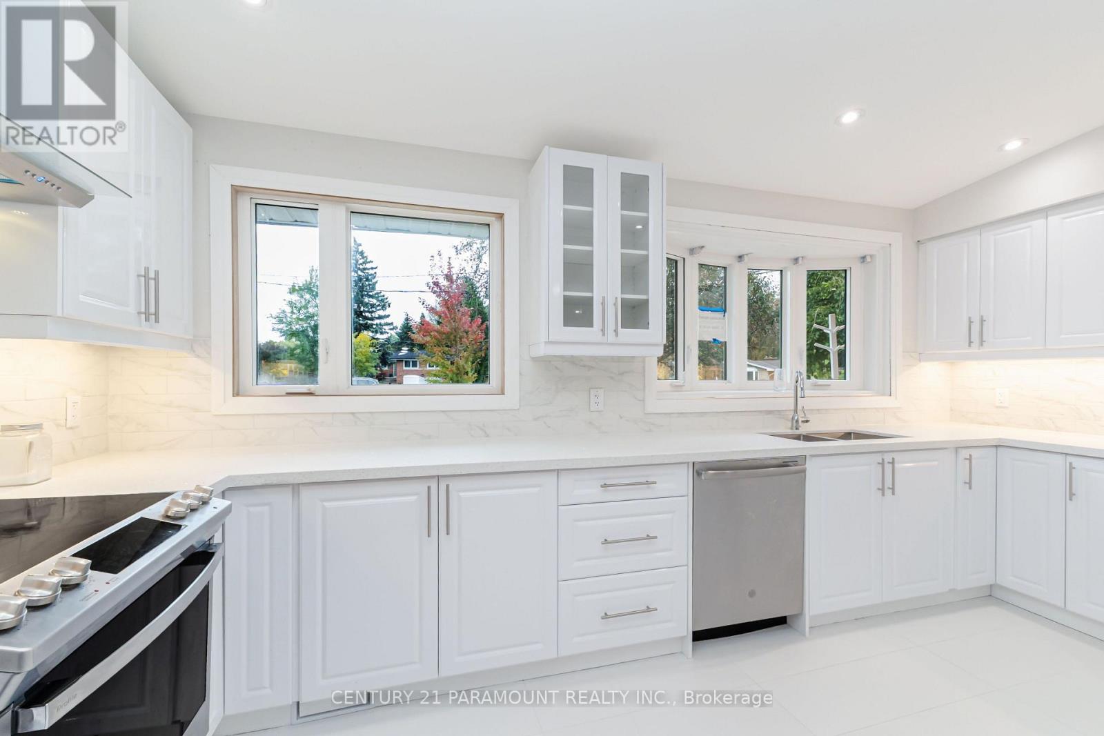 8 Waterfield Drive Property Photo 17