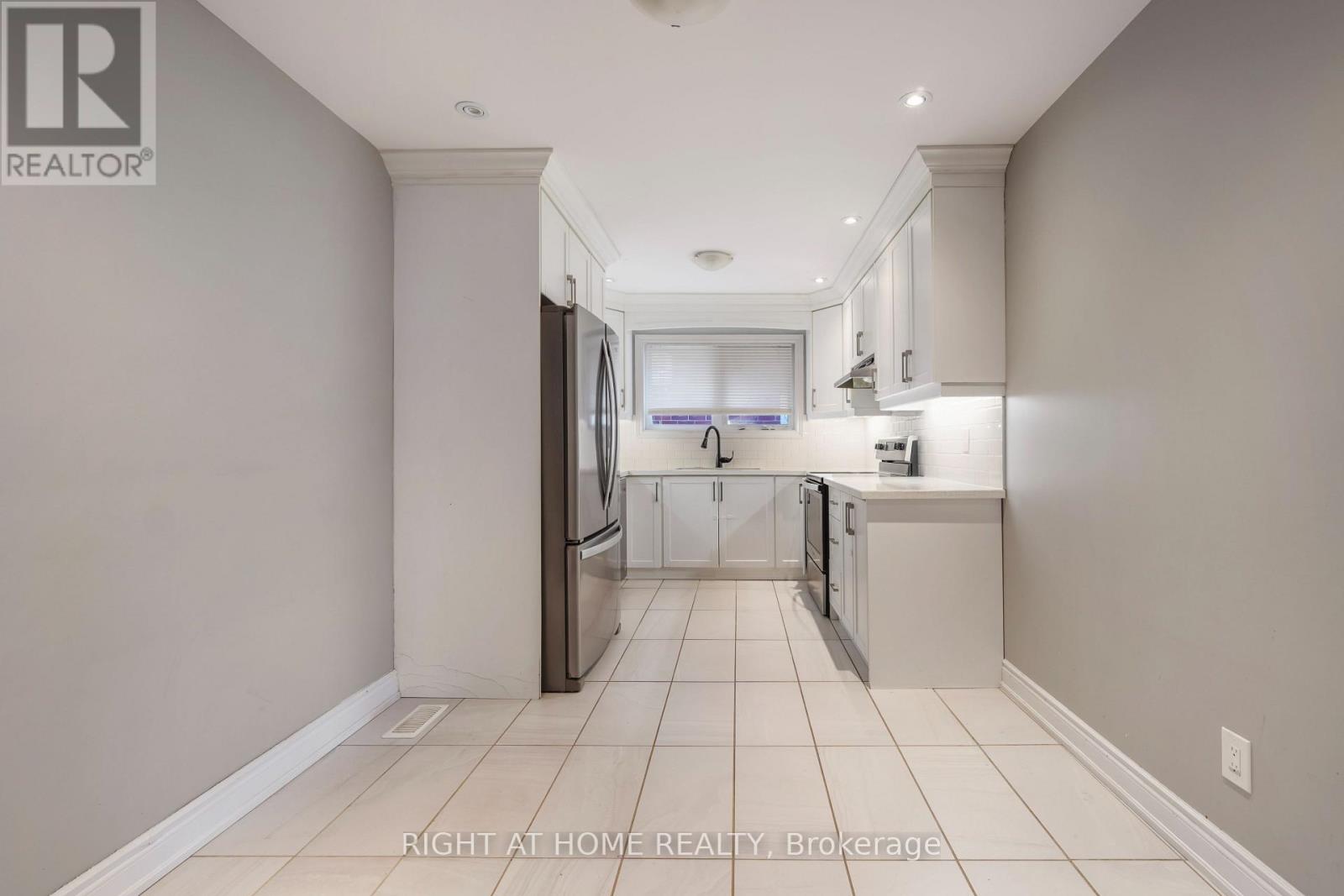 21 Cleethorpes Boulevard Property Photo 7