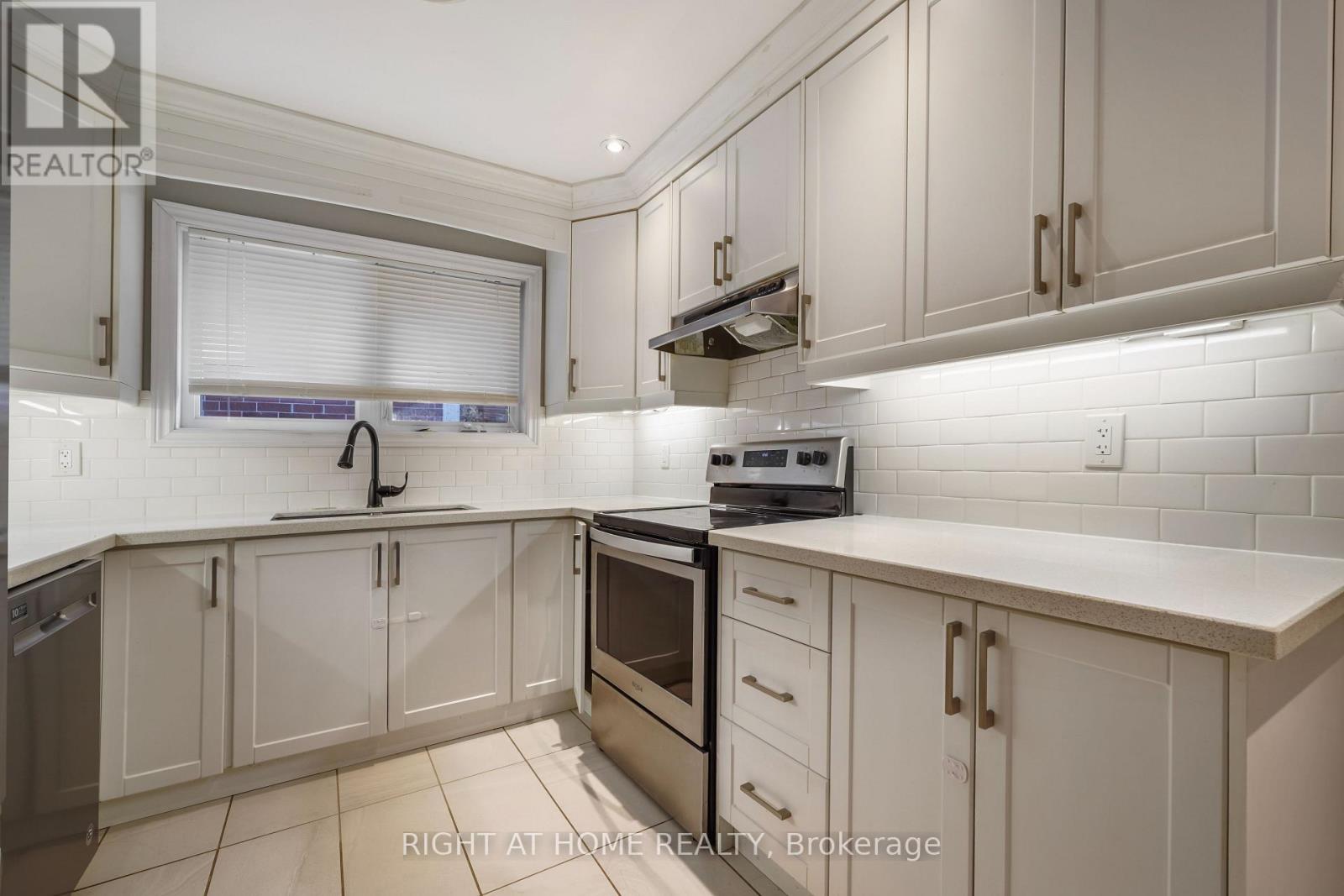 21 Cleethorpes Boulevard Property Photo 9