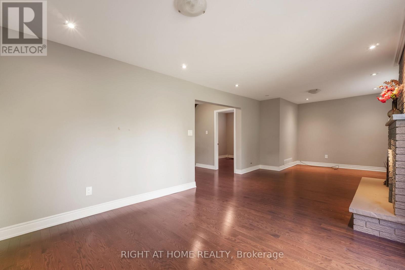 21 Cleethorpes Boulevard Property Photo 13