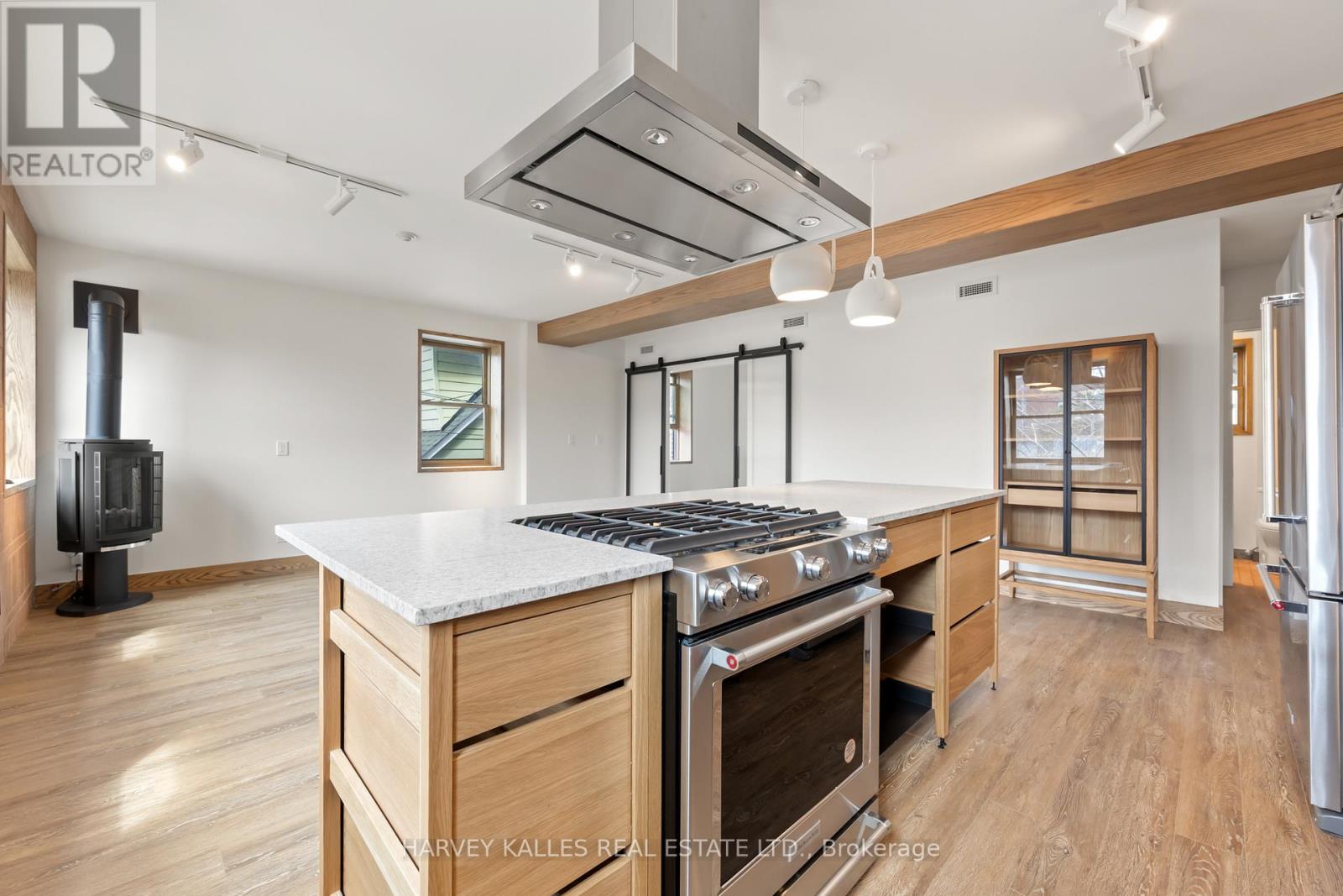 2 - 663 Greenwood Avenue Property Photo 7