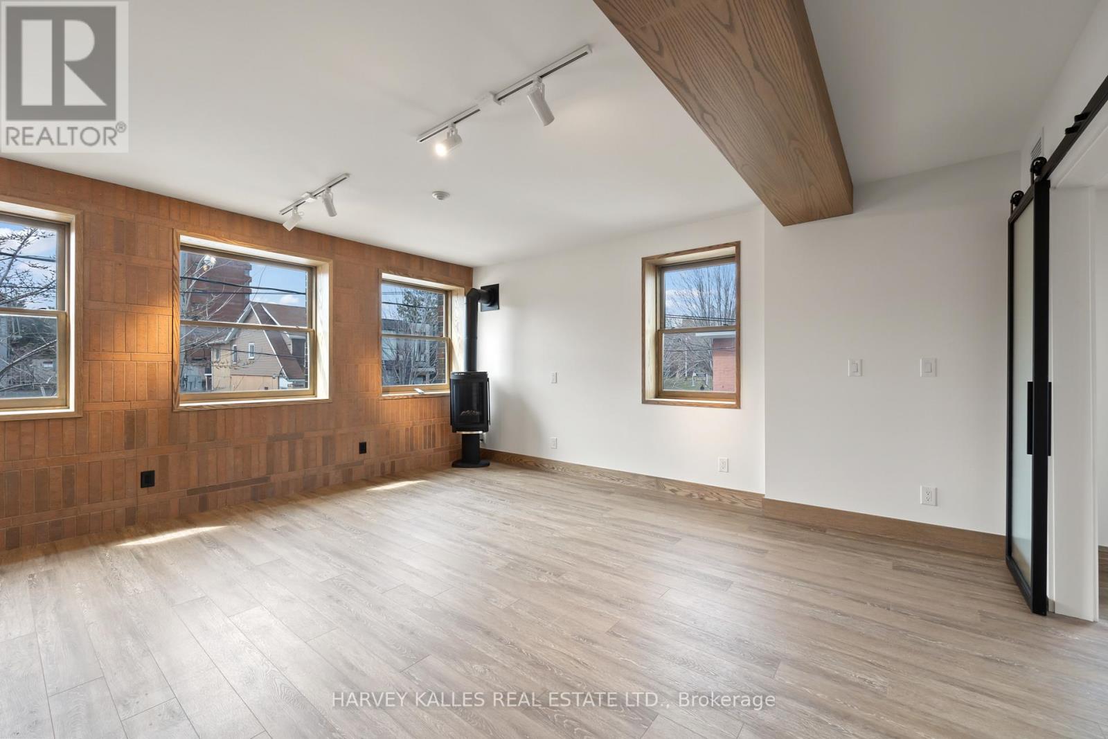 2 - 663 Greenwood Avenue Property Photo 9