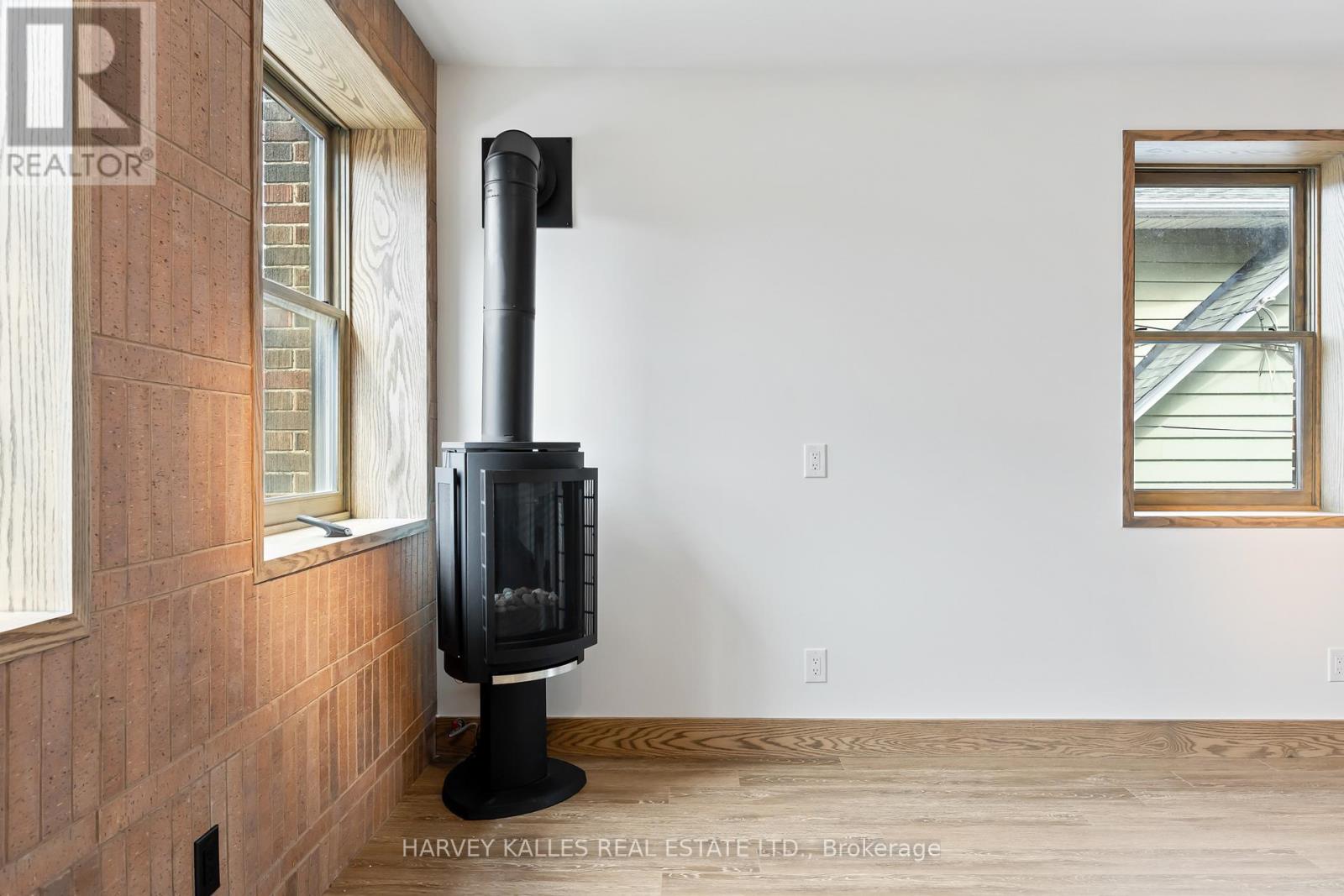 2 - 663 Greenwood Avenue Property Photo 14