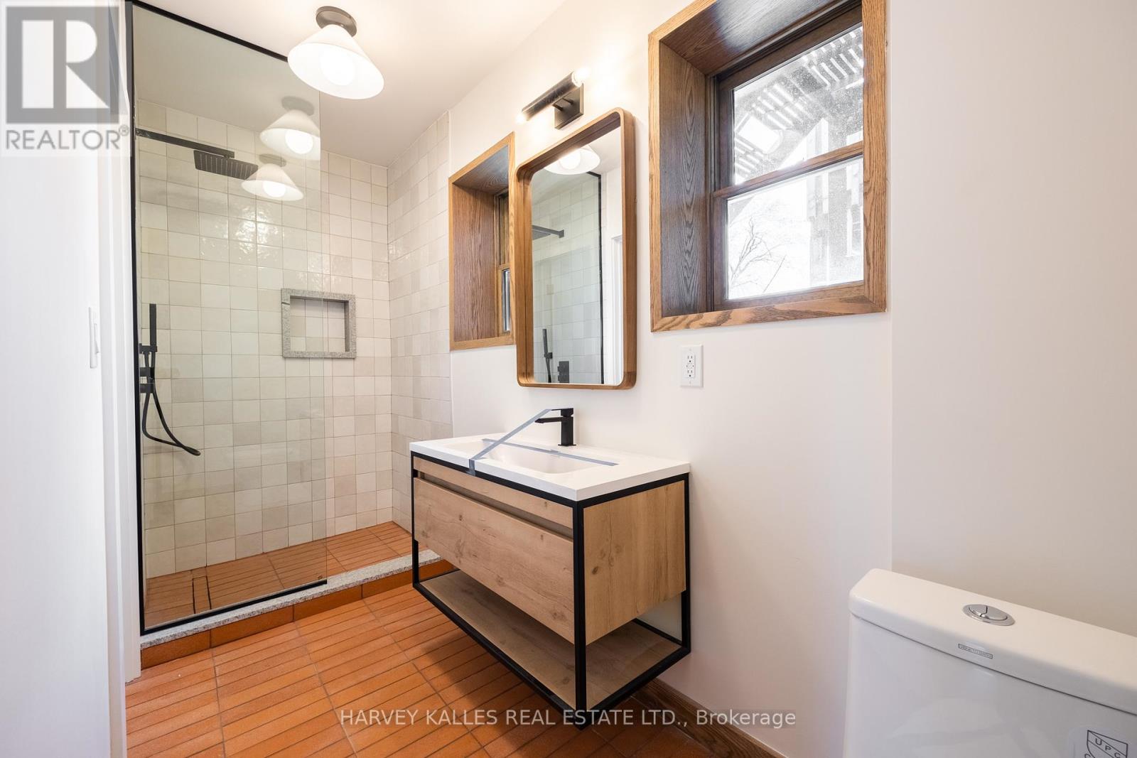 2 - 663 Greenwood Avenue Property Photo 22