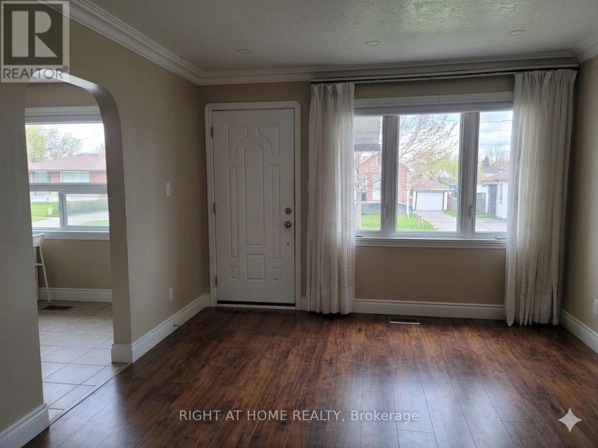 289 Ballard Street S Property Photo 5