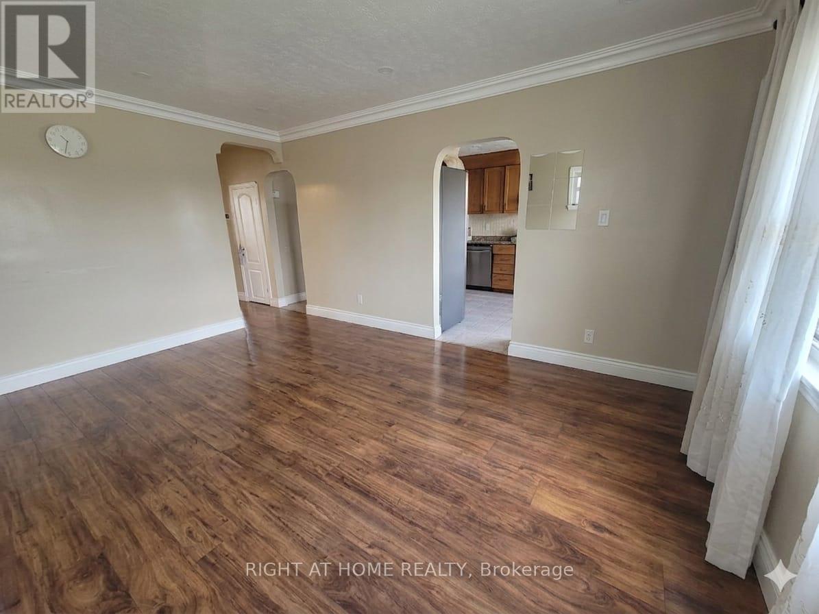 289 Ballard Street S Property Photo 6