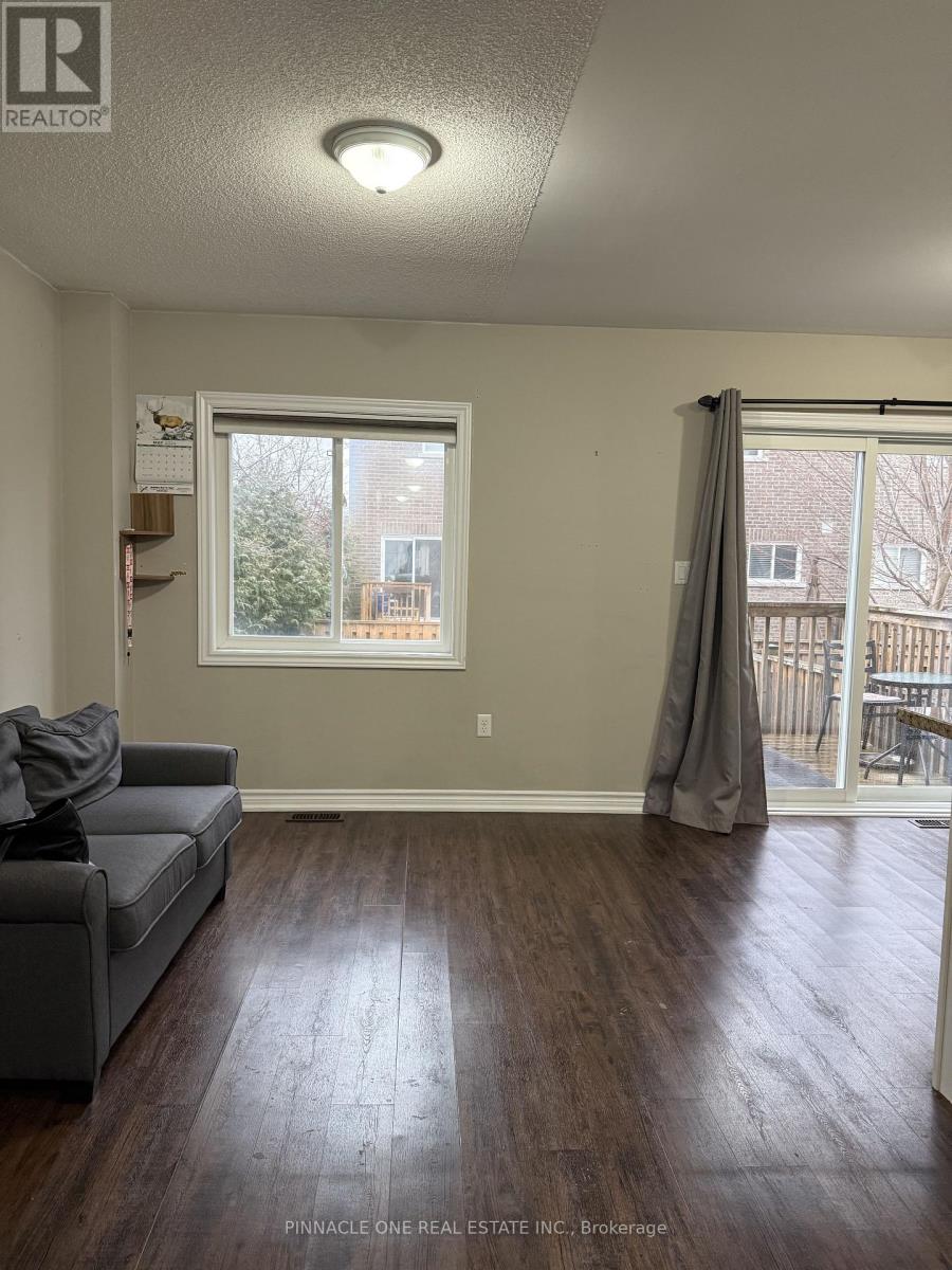 34 Markham Trail Property Photo 3