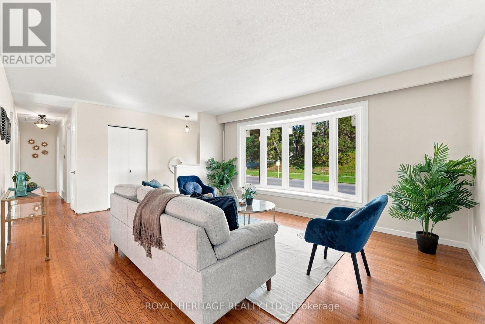 471 Rossland Road E Property Photo 10