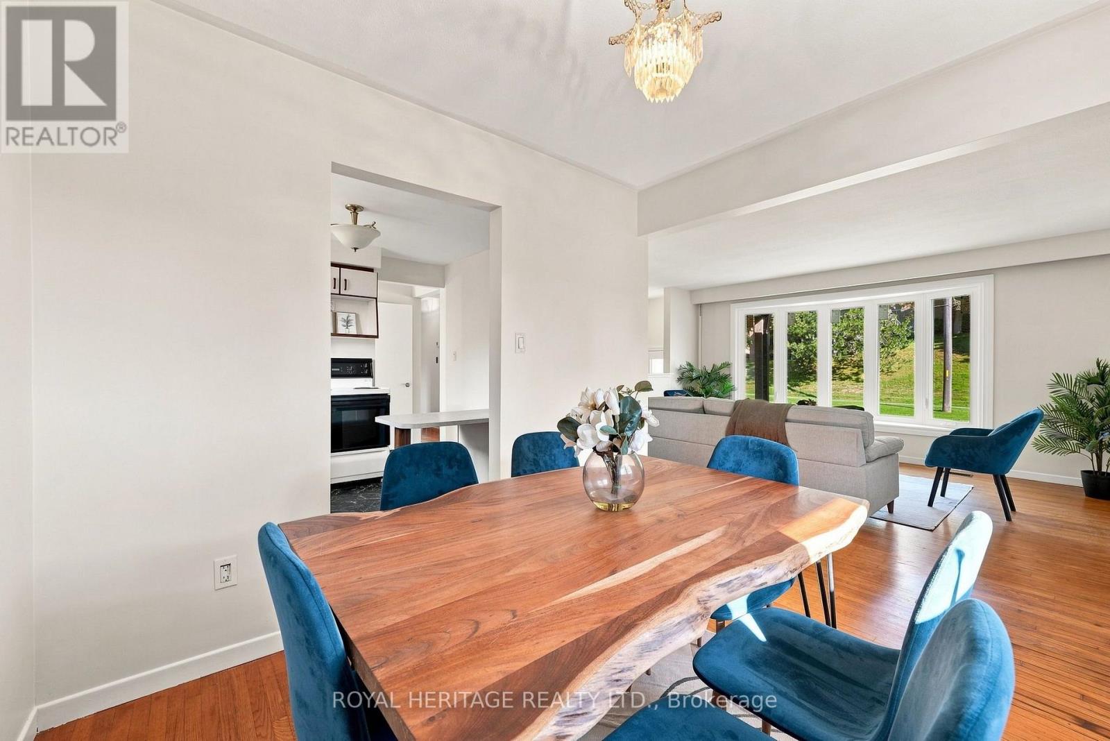 471 Rossland Road E Property Photo 15