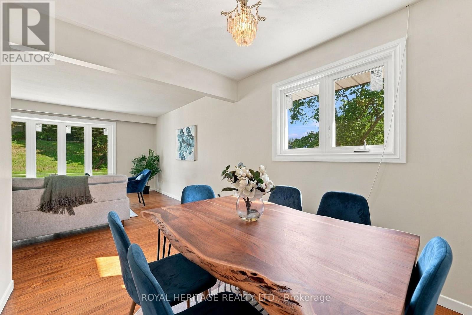 471 Rossland Road E Property Photo 16