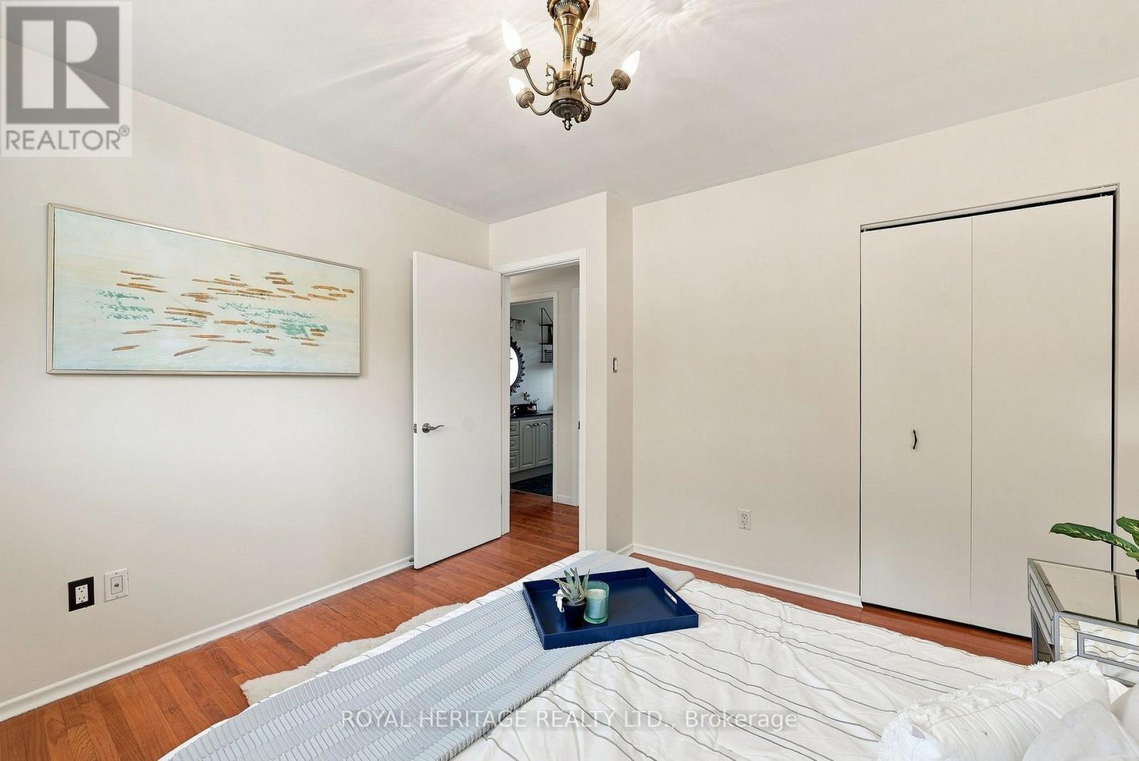 471 Rossland Road E Property Photo 22