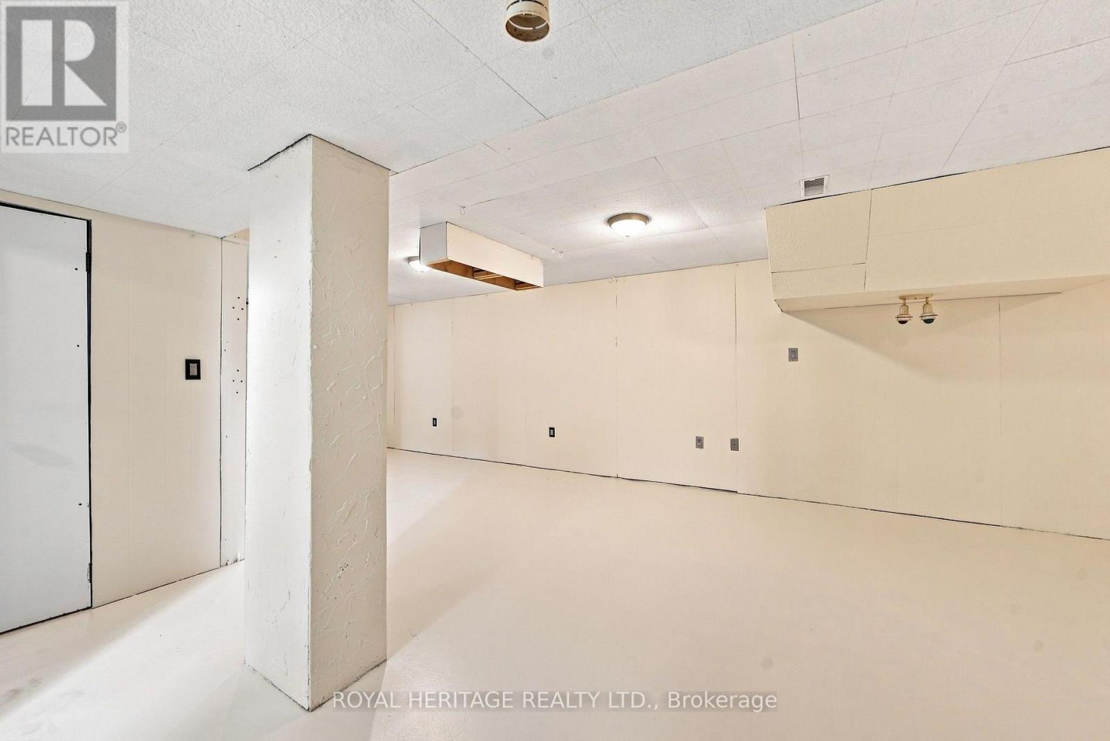471 Rossland Road E Property Photo 31