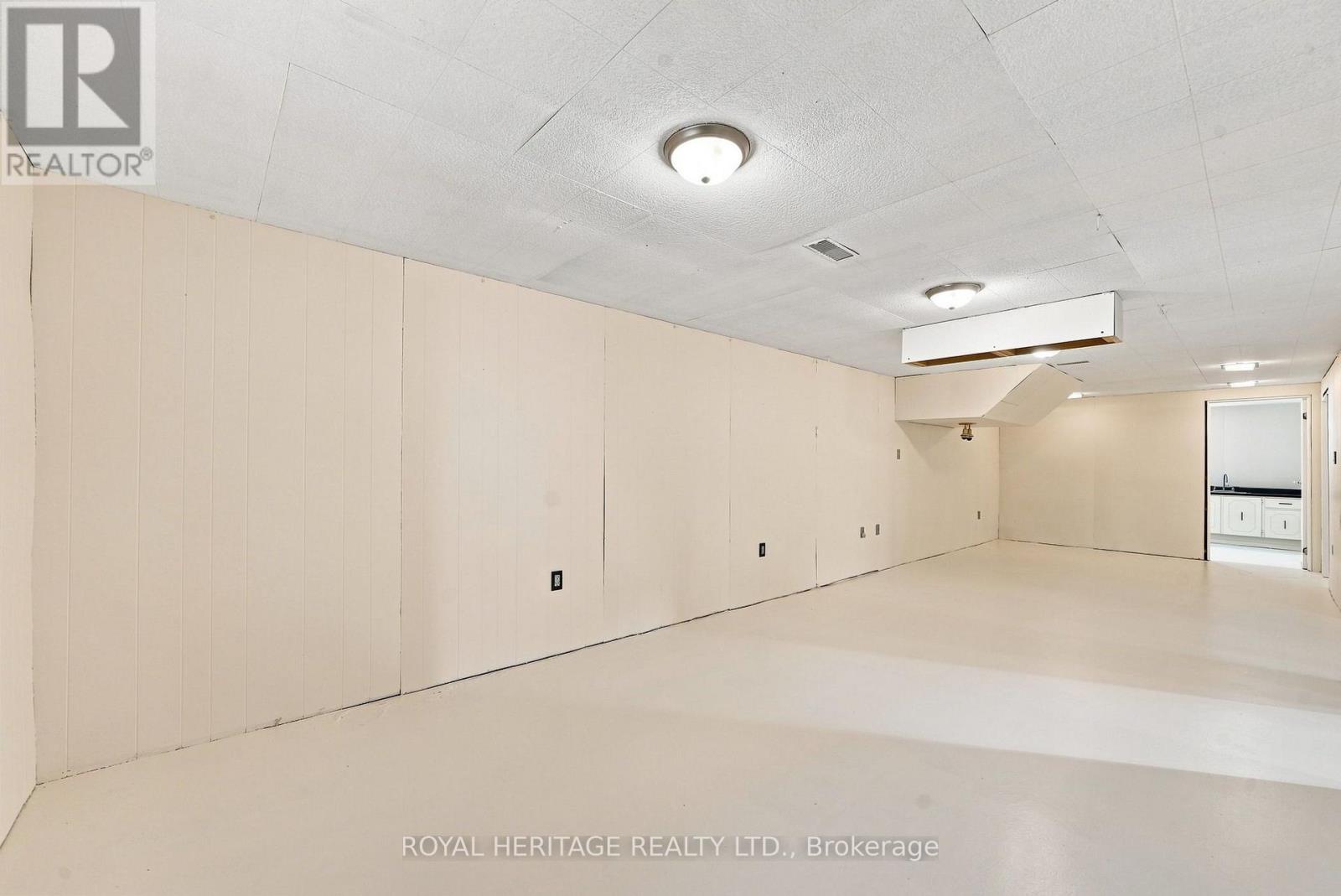 471 Rossland Road E Property Photo 34