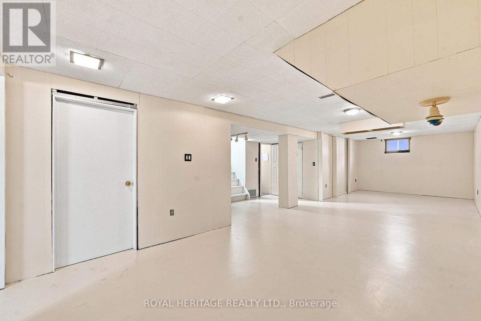 471 Rossland Road E Property Photo 35