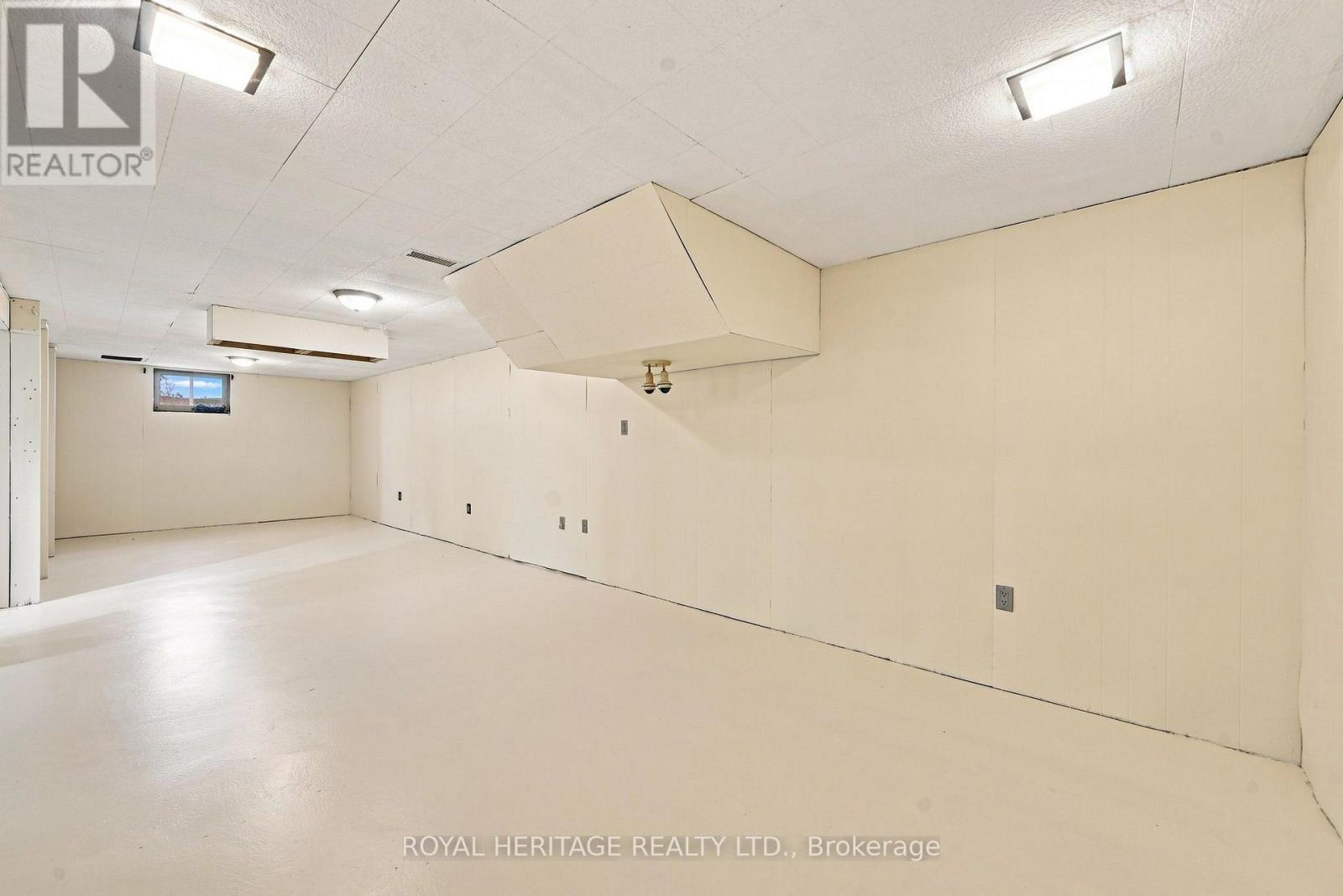 471 Rossland Road E Property Photo 36