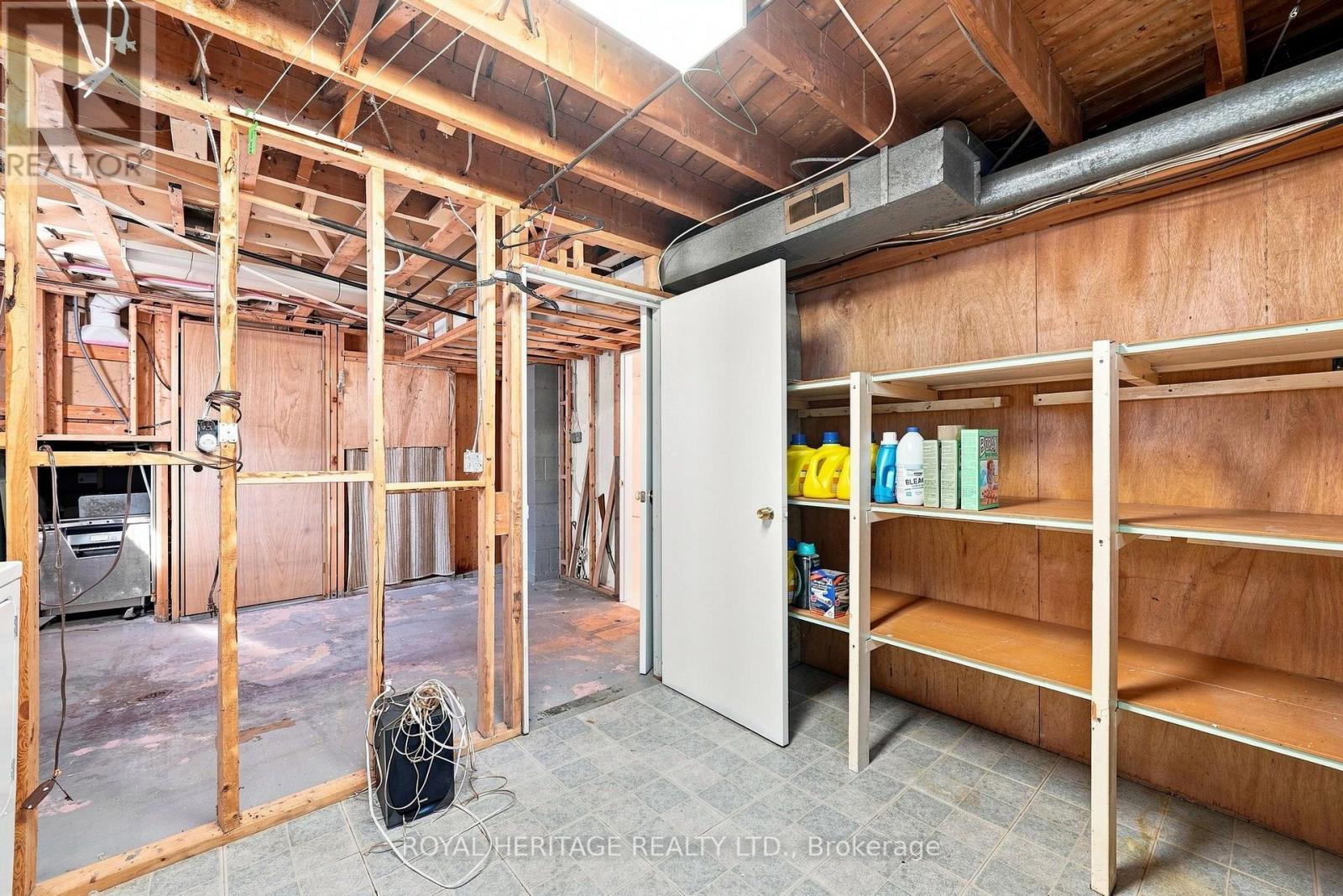 471 Rossland Road E Property Photo 41