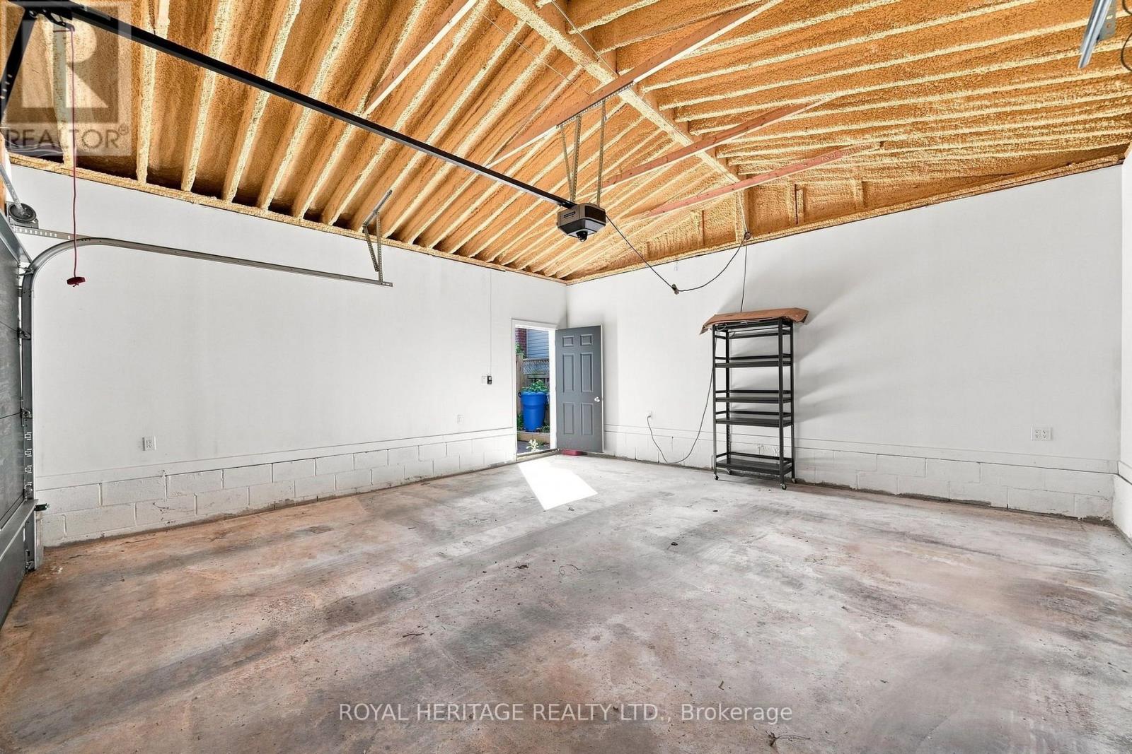 471 Rossland Road E Property Photo 43