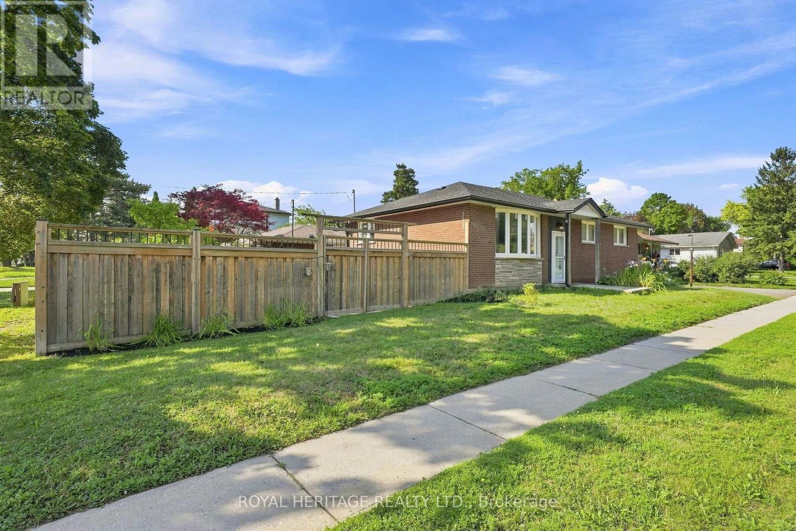 471 Rossland Road E Property Photo 44