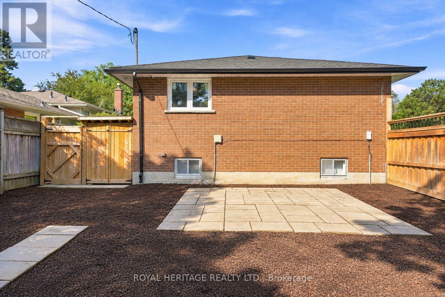 471 Rossland Road E Property Photo 48