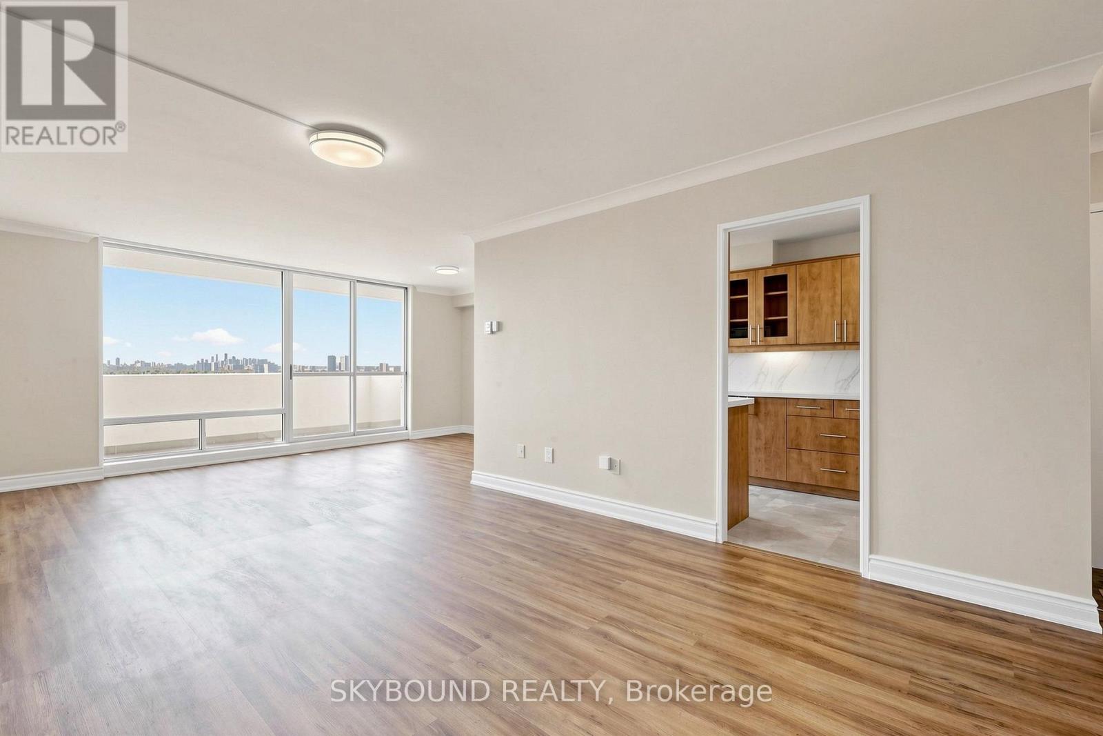 1710 - 1 Massey Square Property Photo 3