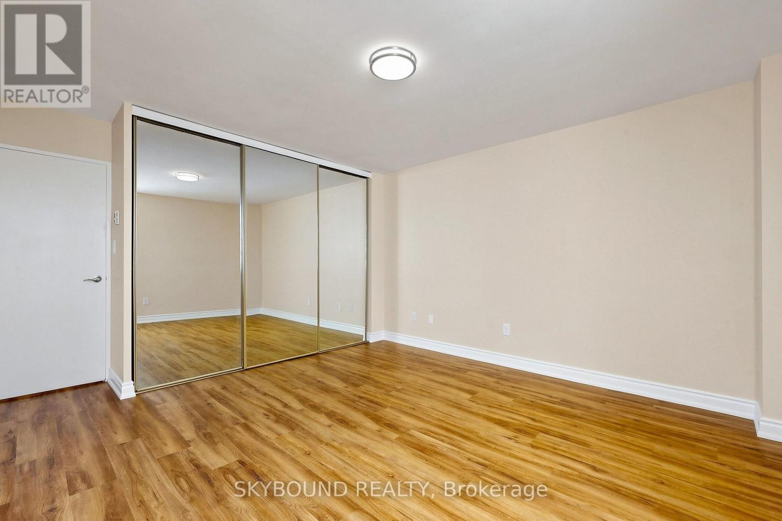 1710 - 1 Massey Square Property Photo 19