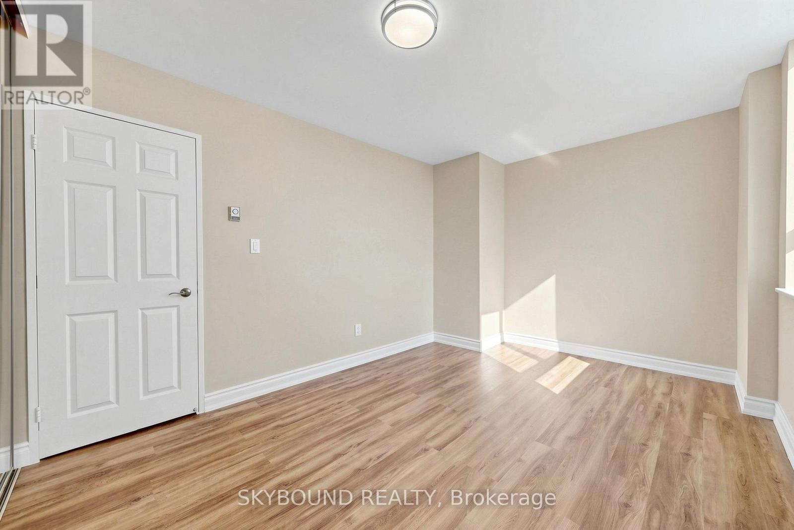 1710 - 1 Massey Square Property Photo 21