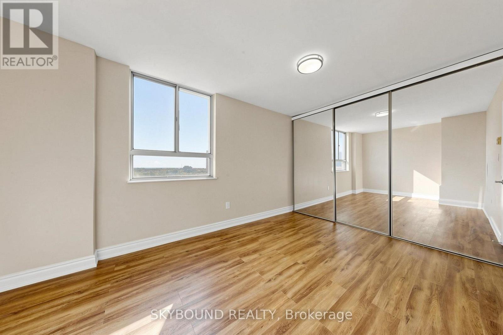 1710 - 1 Massey Square Property Photo 22