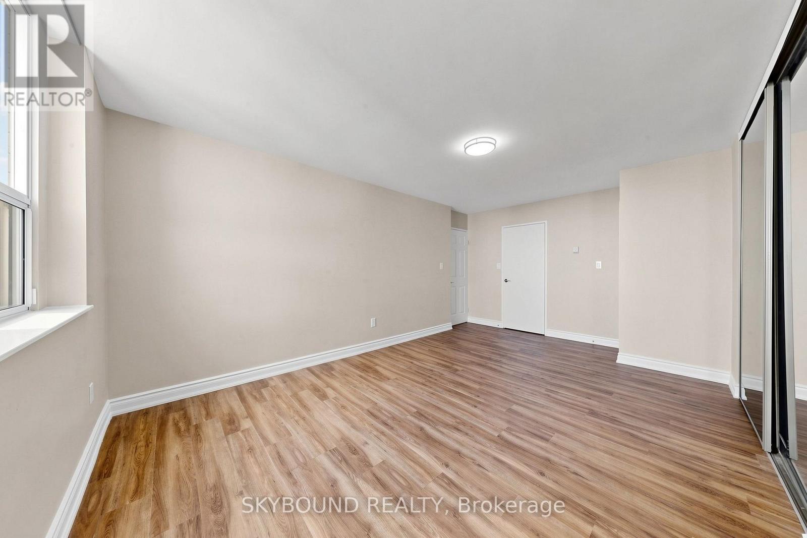 1710 - 1 Massey Square Property Photo 24